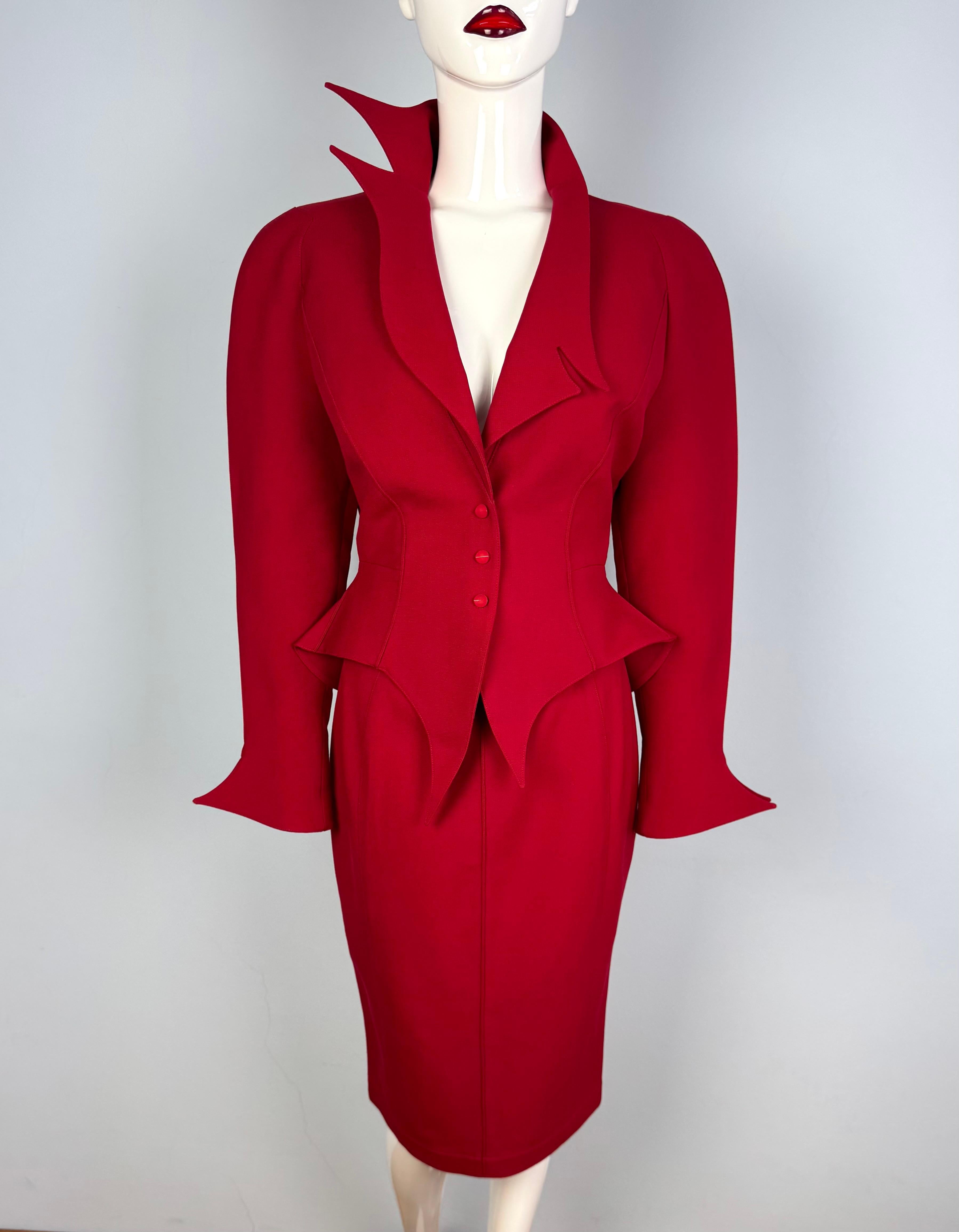 Icone rouge Thierry Mugler Les Infernales FW 1988 Costume de vampire en vente 2