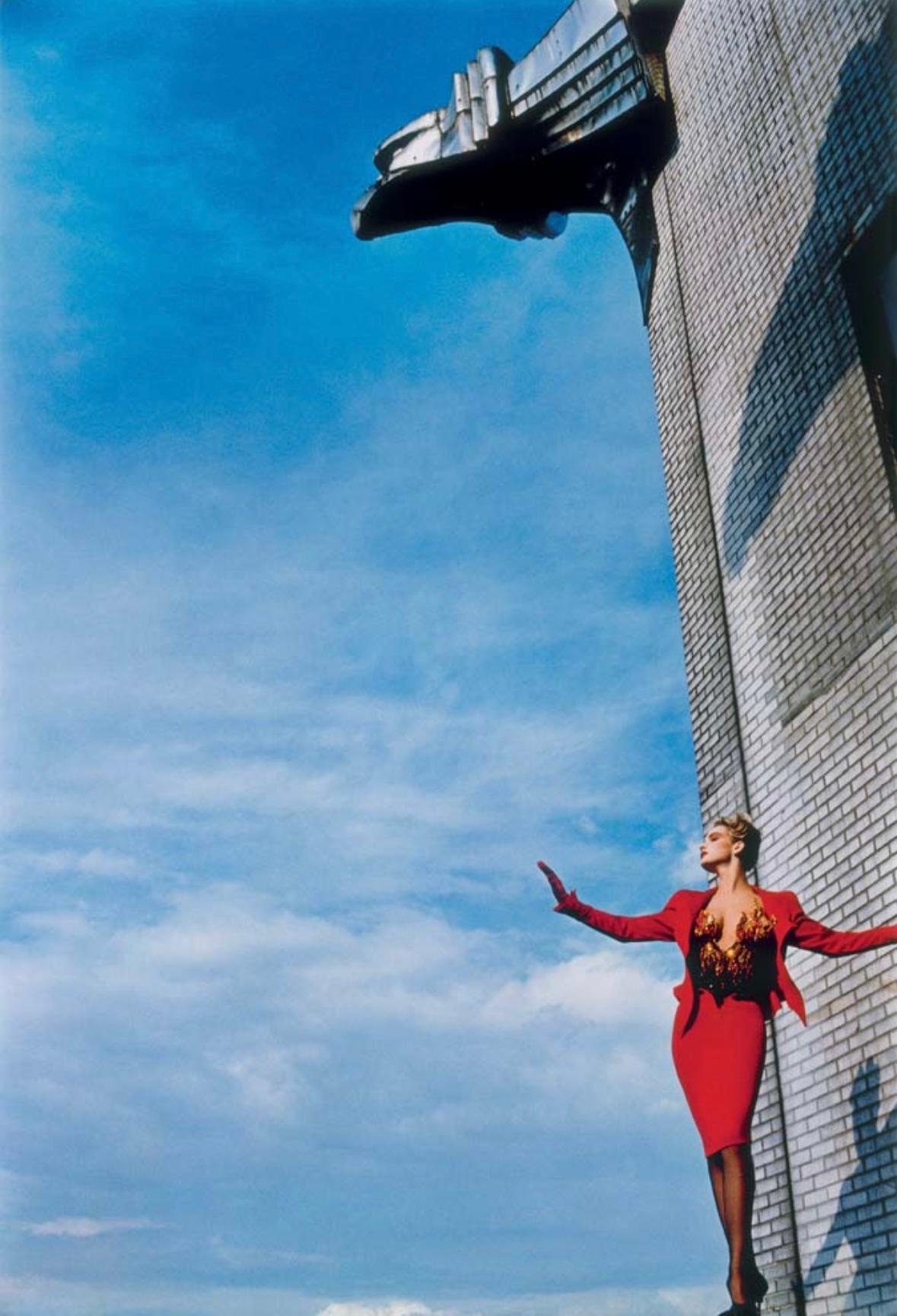 Icone rouge Thierry Mugler Les Infernales FW 1988 Costume de vampire en vente 3