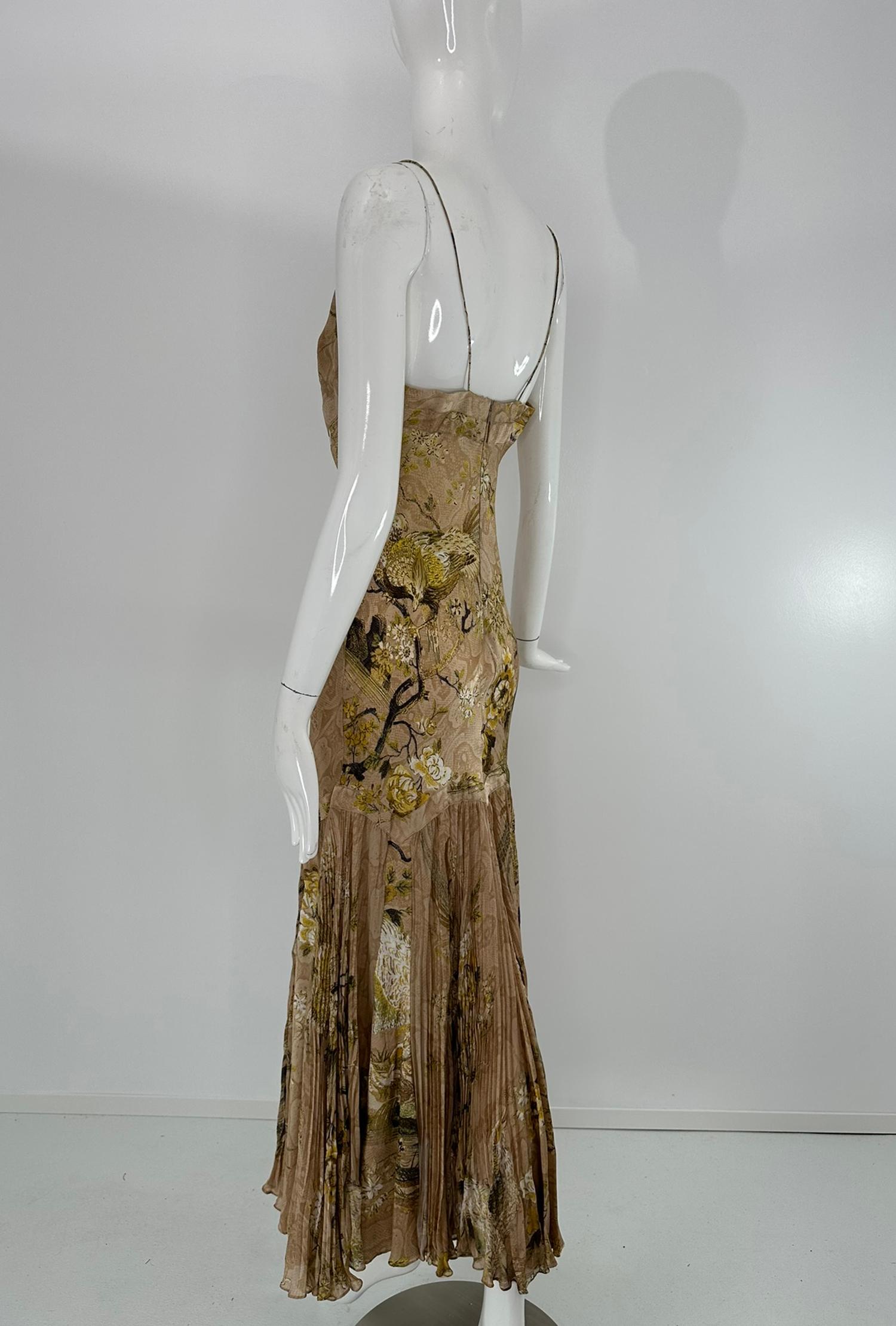 Iconico abito Roberto Cavalli A/I 2006 in seta dorata con scollo a V e orlo plissettato in vendita 8