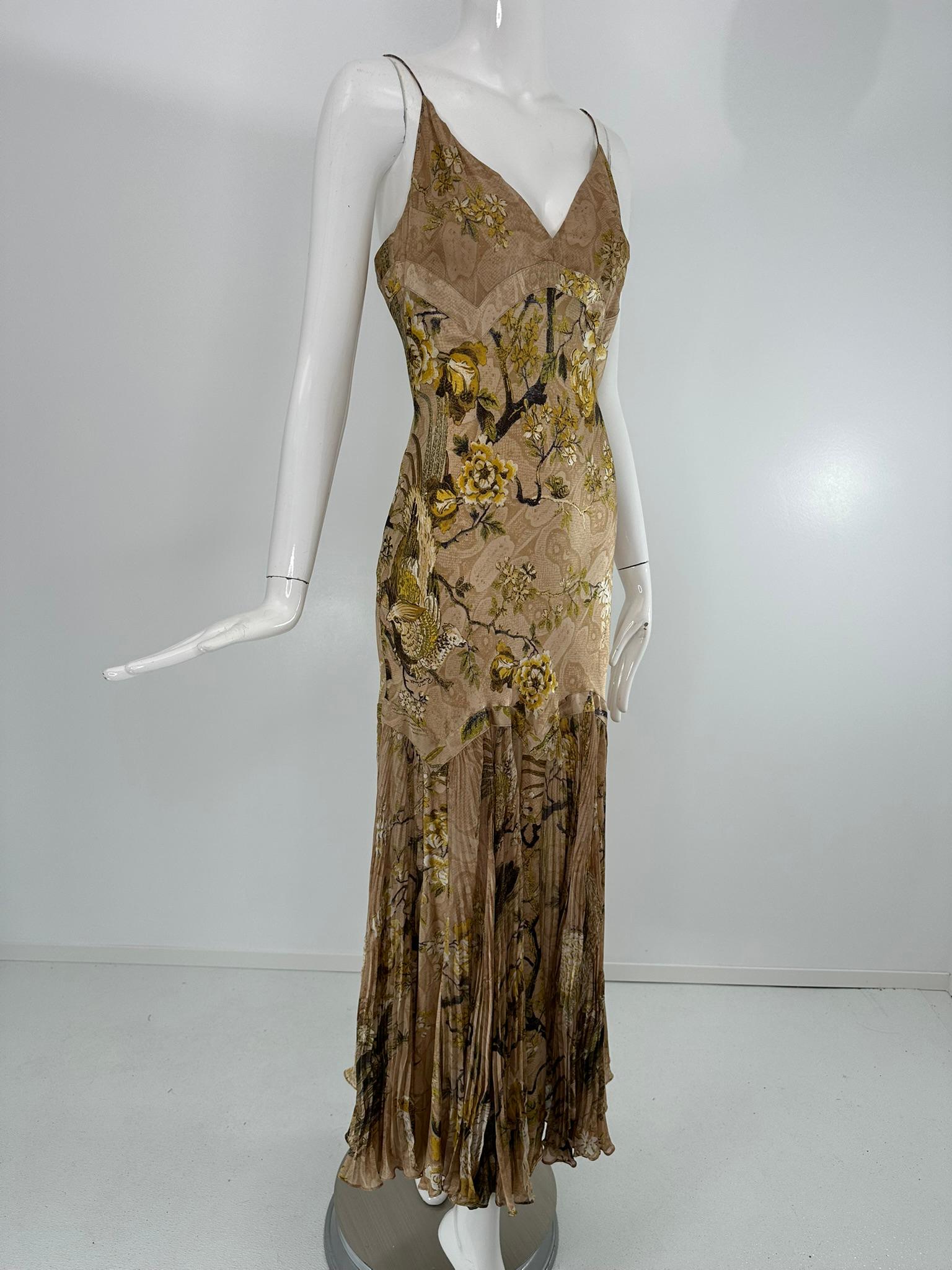 Marrone Iconico abito Roberto Cavalli A/I 2006 in seta dorata con scollo a V e orlo plissettato in vendita