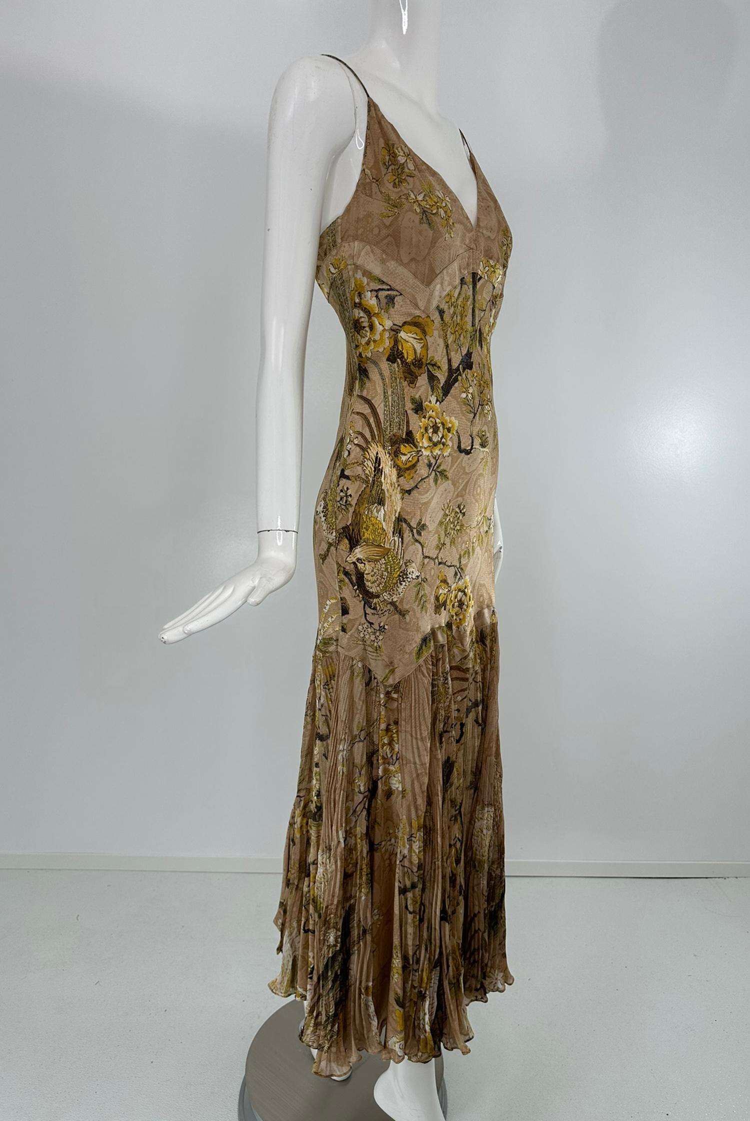 Donna Iconico abito Roberto Cavalli A/I 2006 in seta dorata con scollo a V e orlo plissettato in vendita