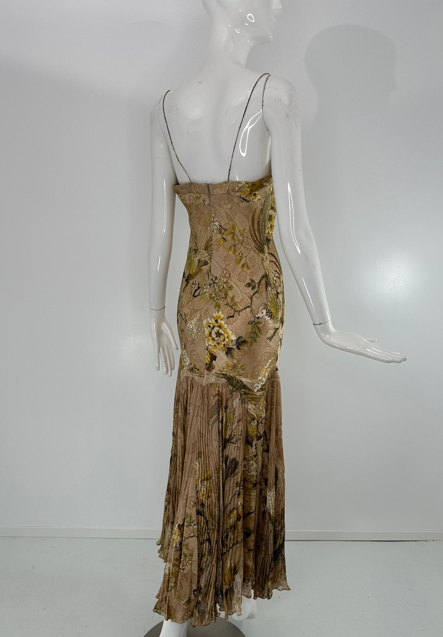 Iconico abito Roberto Cavalli A/I 2006 in seta dorata con scollo a V e orlo plissettato in vendita 4