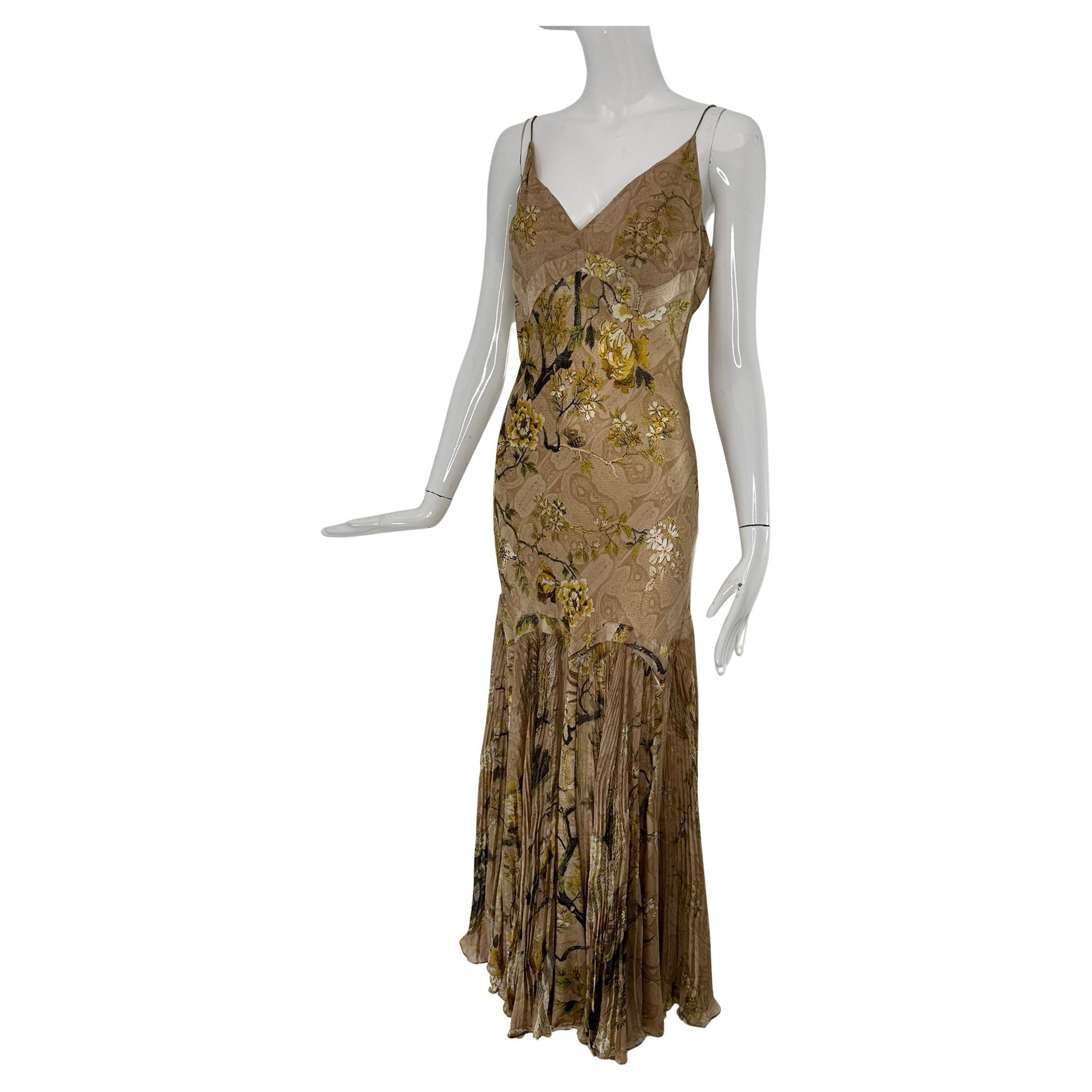 Icone Roberto Cavalli F/W 2006 Gold Silk Bias Plunge V Neck Pleated Hem Gown (Robe à encolure en V et ourlet plissé)