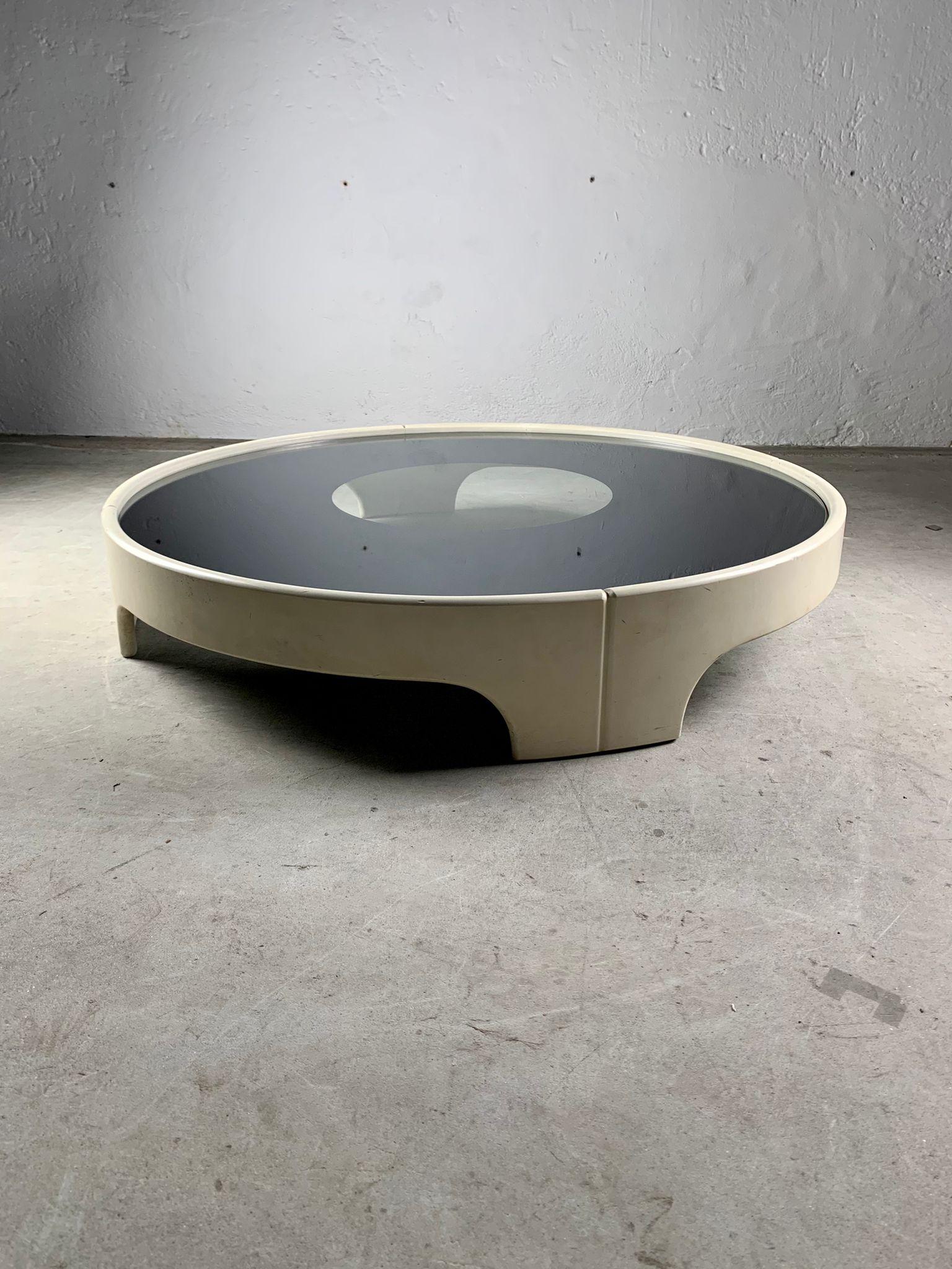 Coffee table by Tito Agnoli for Sormani, Italy, 1960s

Round table with wooden structure painted in white and smoked glass in two shades.

Good conditions
