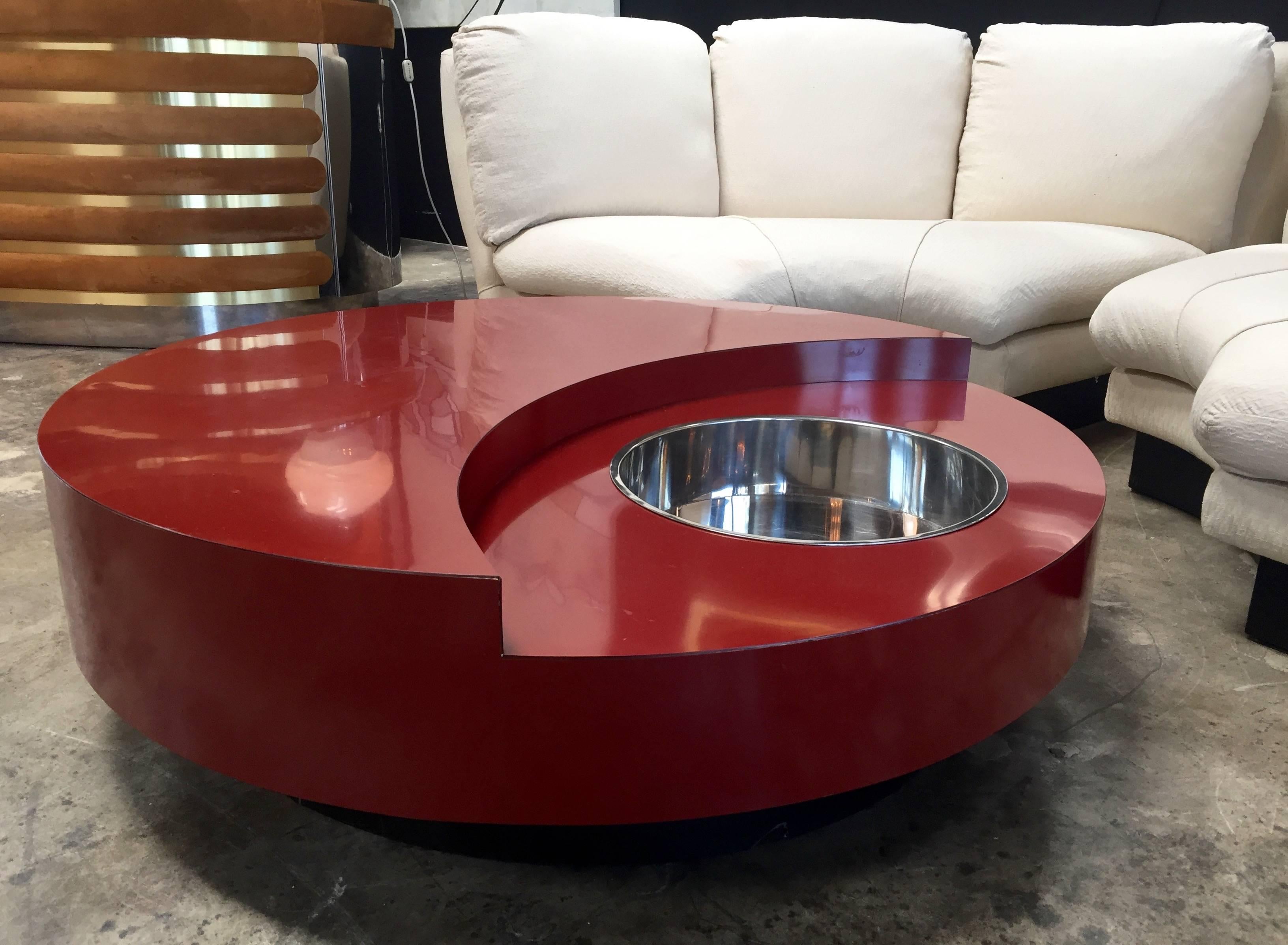 Iconic round red coffee table by Willy Rizzo, Italy, 1970s lacquered red with the box in chrome steel.