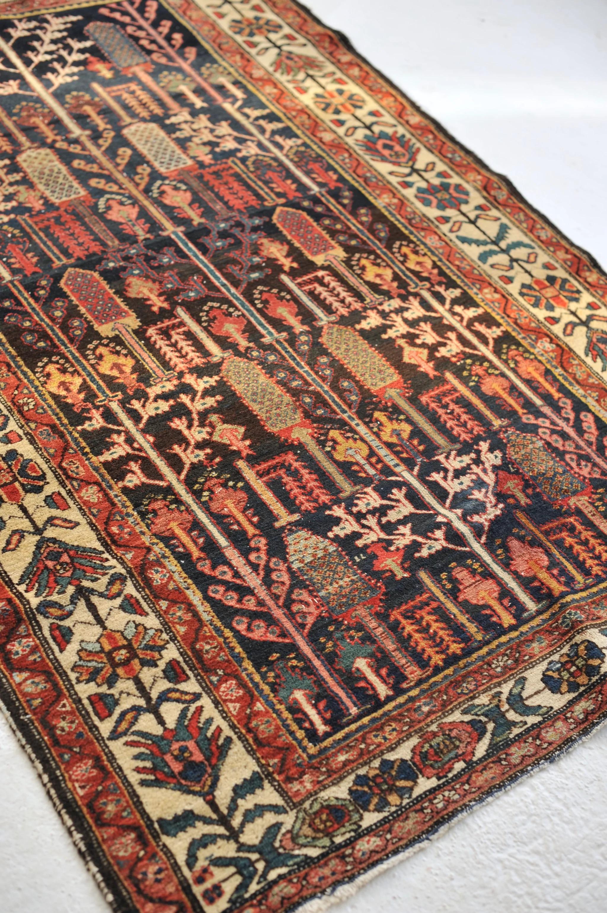 Ikonischer Teppich aus weicher plüschfarbener Wolle, Zypressenbaum des Lebens, Bakhtiar (Handgeknüpft) im Angebot