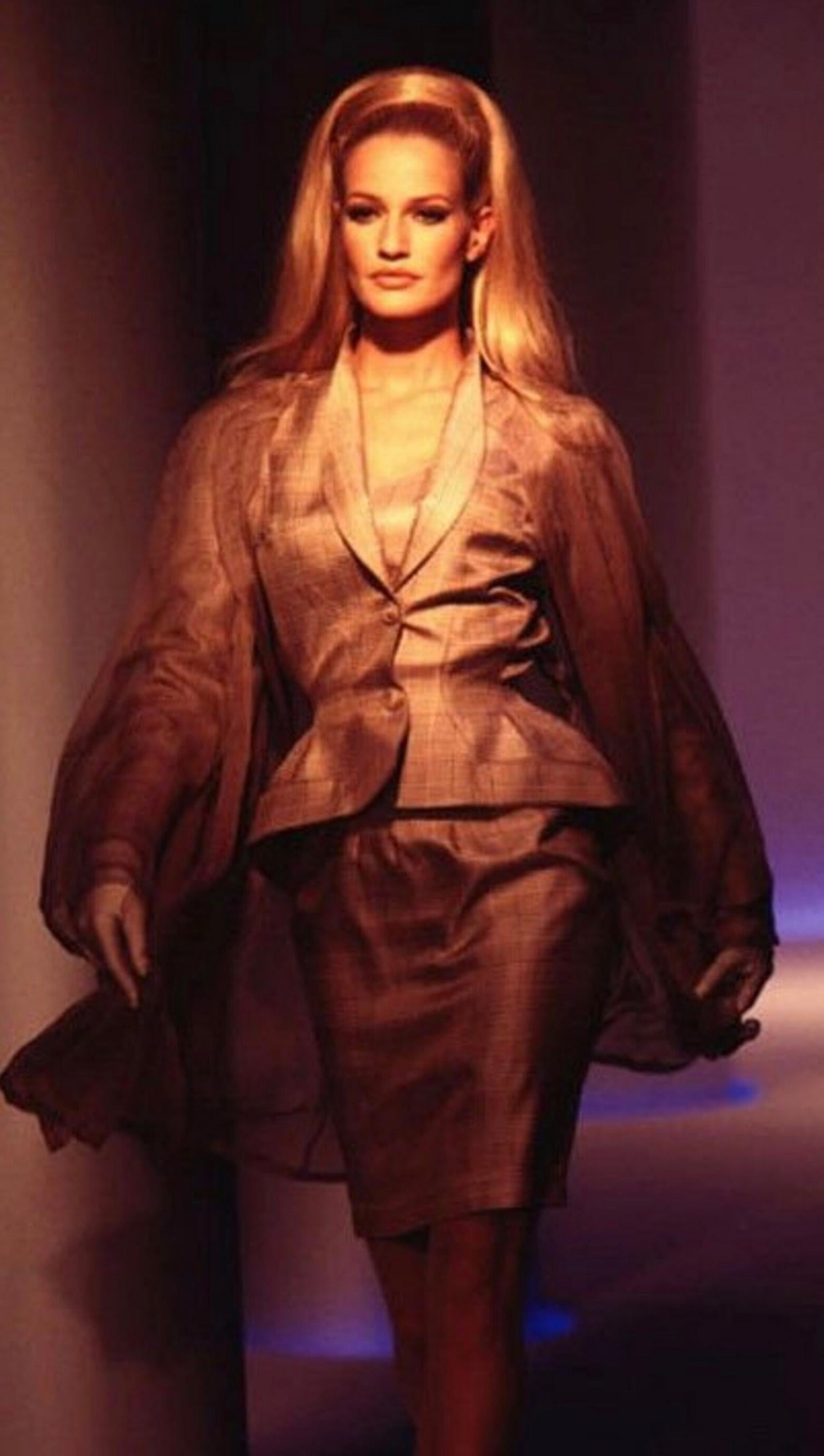 Ikonischer Laufsteg Thierry Mugler F/S 1996 Seidenanzug Blazer Rock Karen Mulder Damen im Angebot