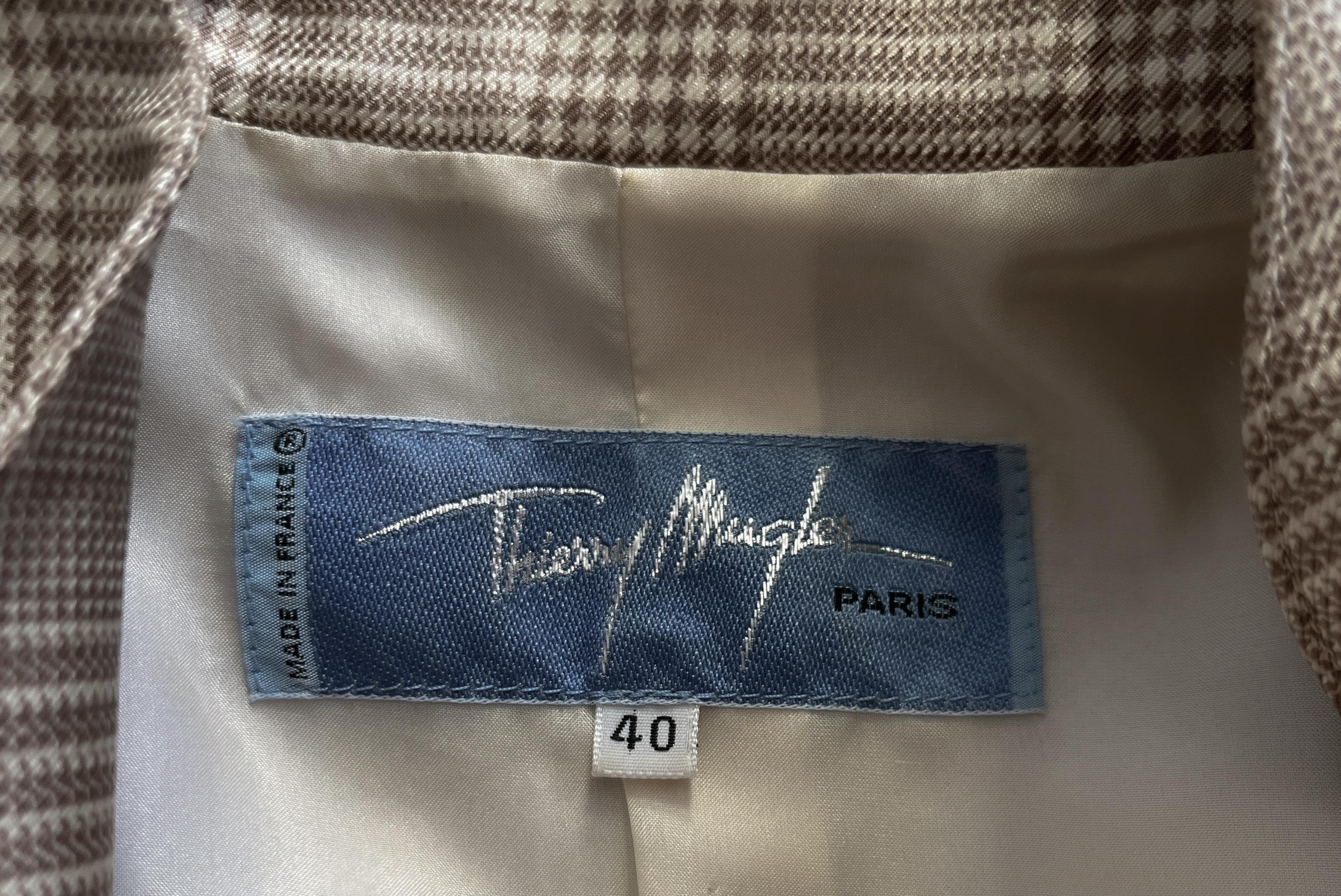 Ikonischer Laufsteg Thierry Mugler F/S 1996 Seidenanzug Blazer Rock Karen Mulder im Angebot 4