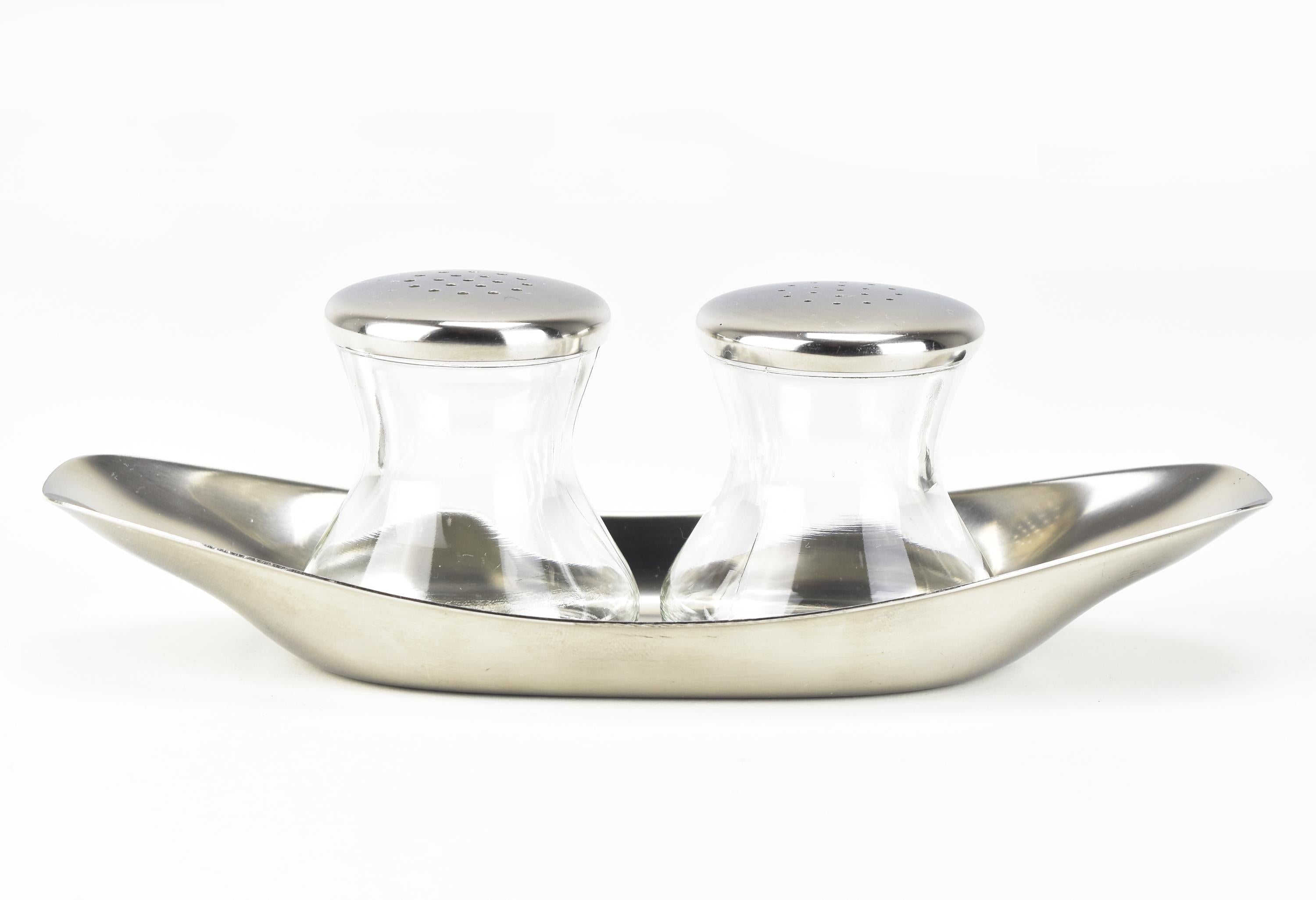 Mid-20th Century Iconic Salt & Pepper Shakers Twins Max & Moritz Design Wilhelm Wagenfeld WMF