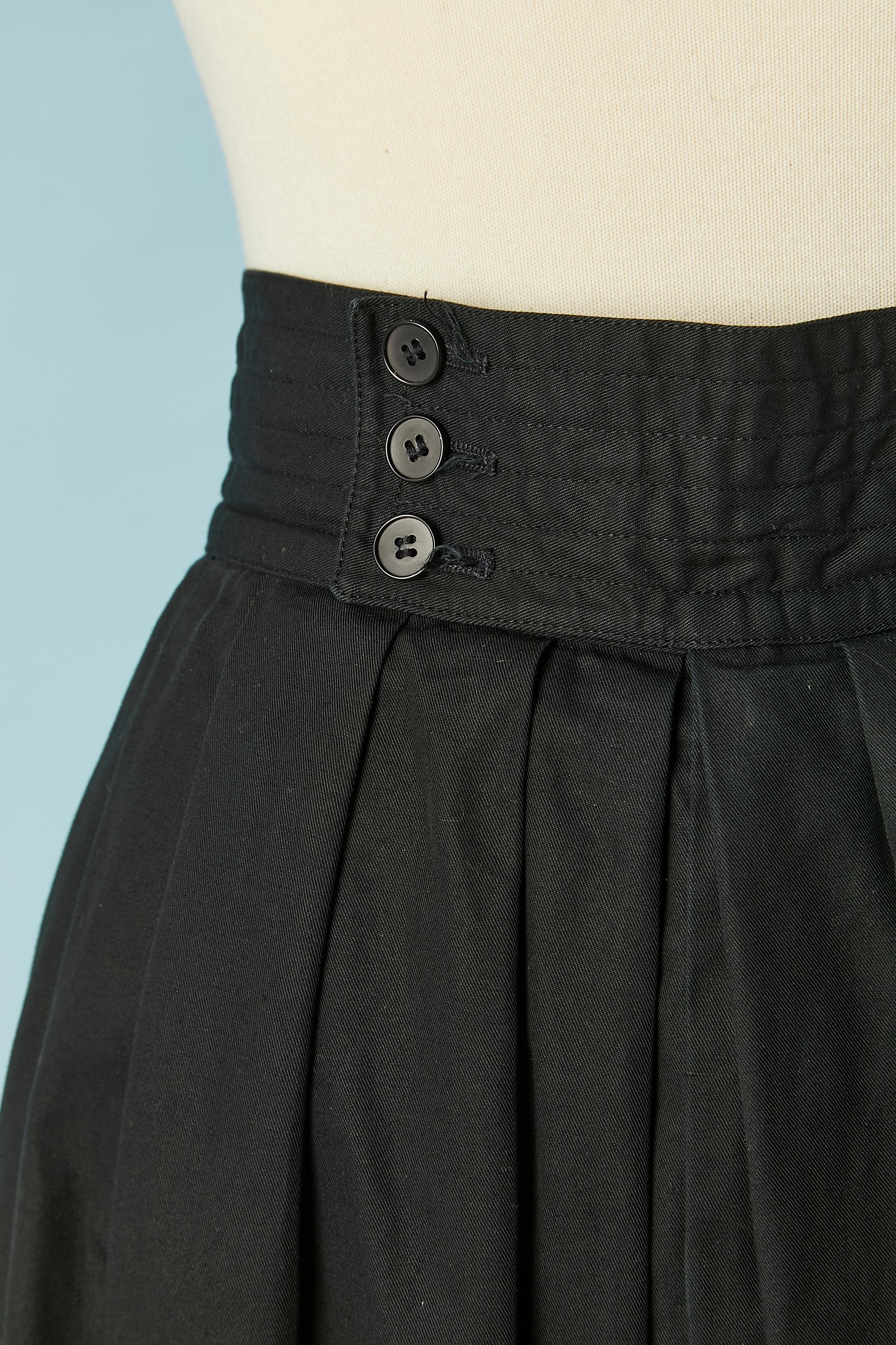 Iconic sarouel trouser in black cotton with top-stitched belt and legs bottom. Button and buttonhole closure + zip on the top front and button and buttonhole on the bottom of the legs. 
1976
Pockets on both side 
SIZE 36 (Fr) but fit XS 