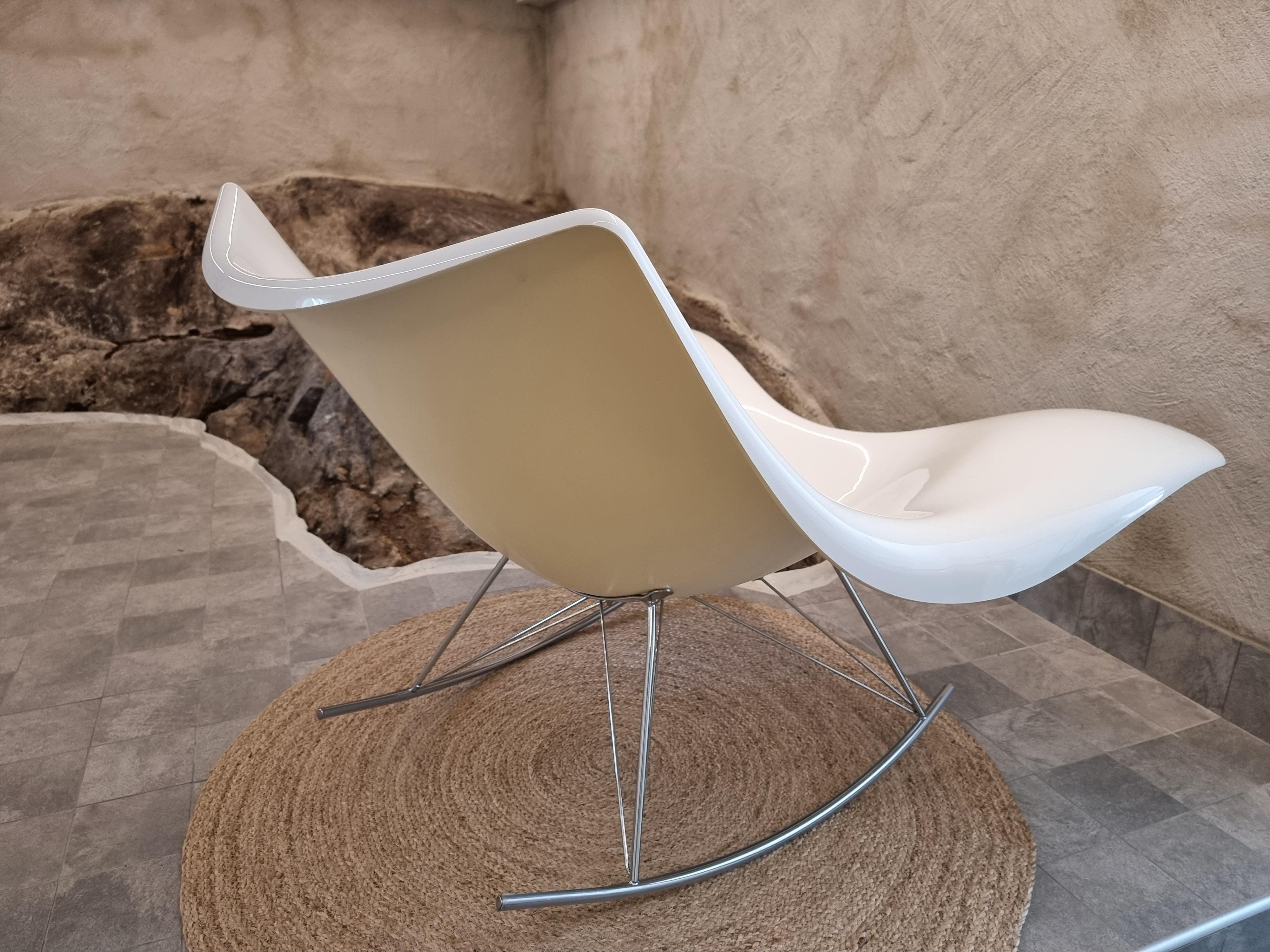 Iconic Scandinavian rocking chair model Stingray, modern classic In Good Condition In Stockholm, SE