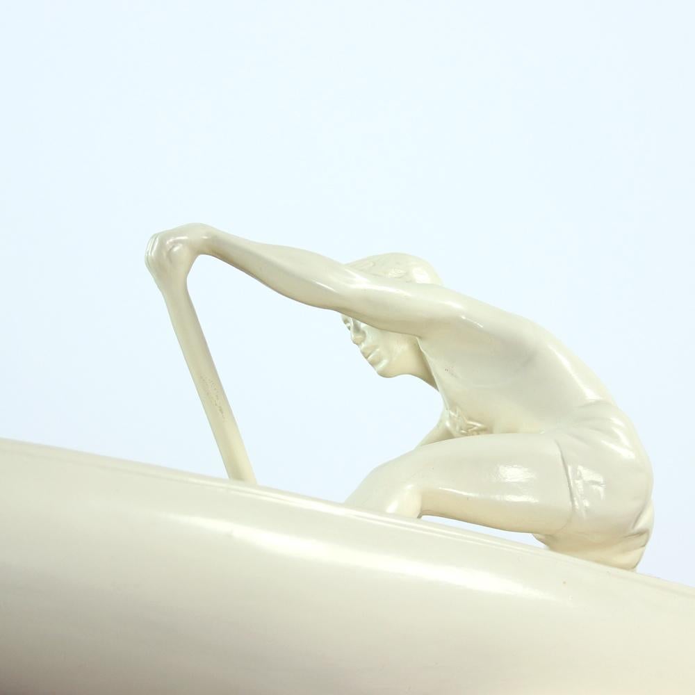 Escultura icónica de Remero, Jihokera, Checoslovaquia, años 60 Yeso en venta