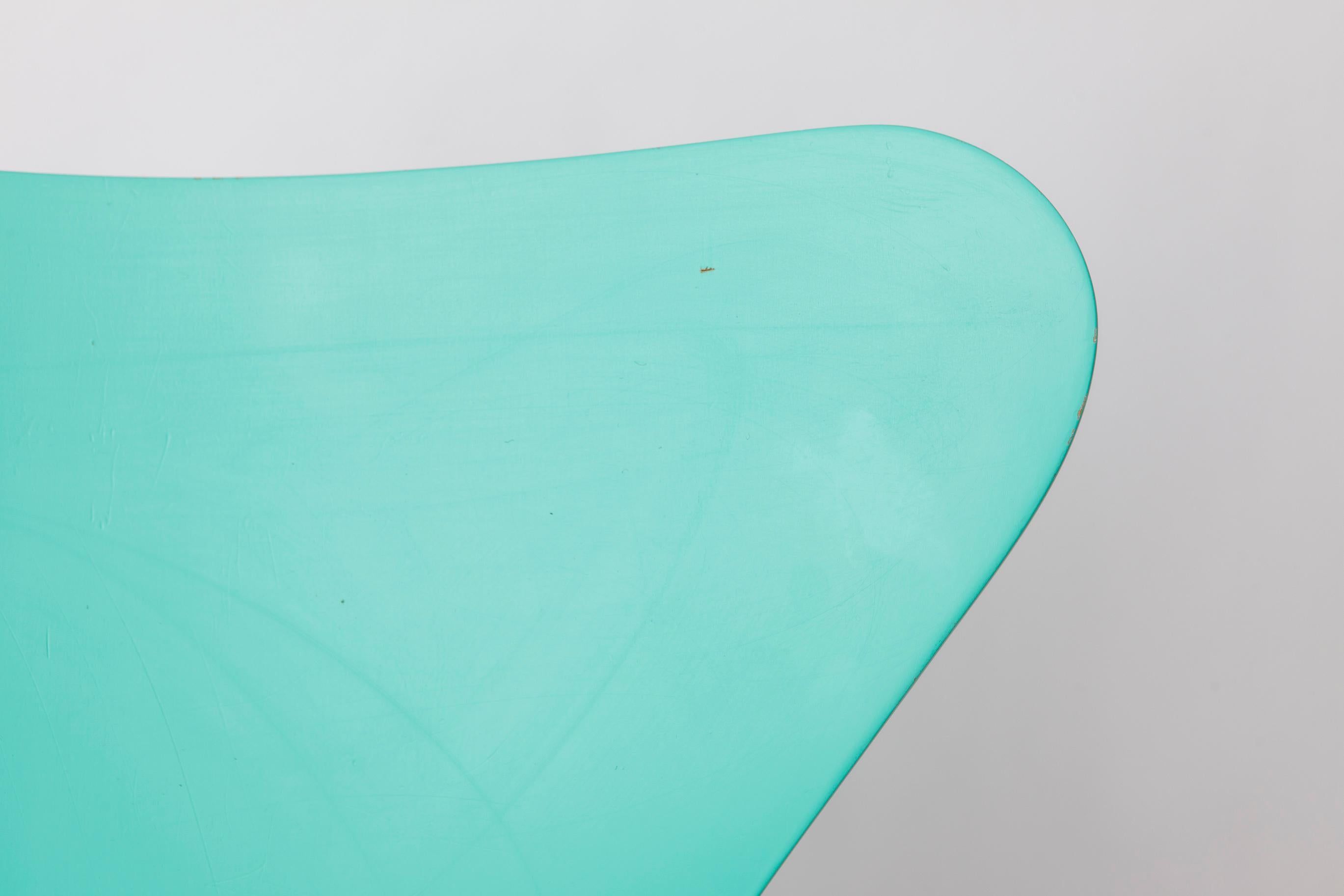 Mid-Century Modern Iconic Series 7 Chair by Arne Jacobsen – Turquoise Lacquer Original Fritz Hansen For Sale