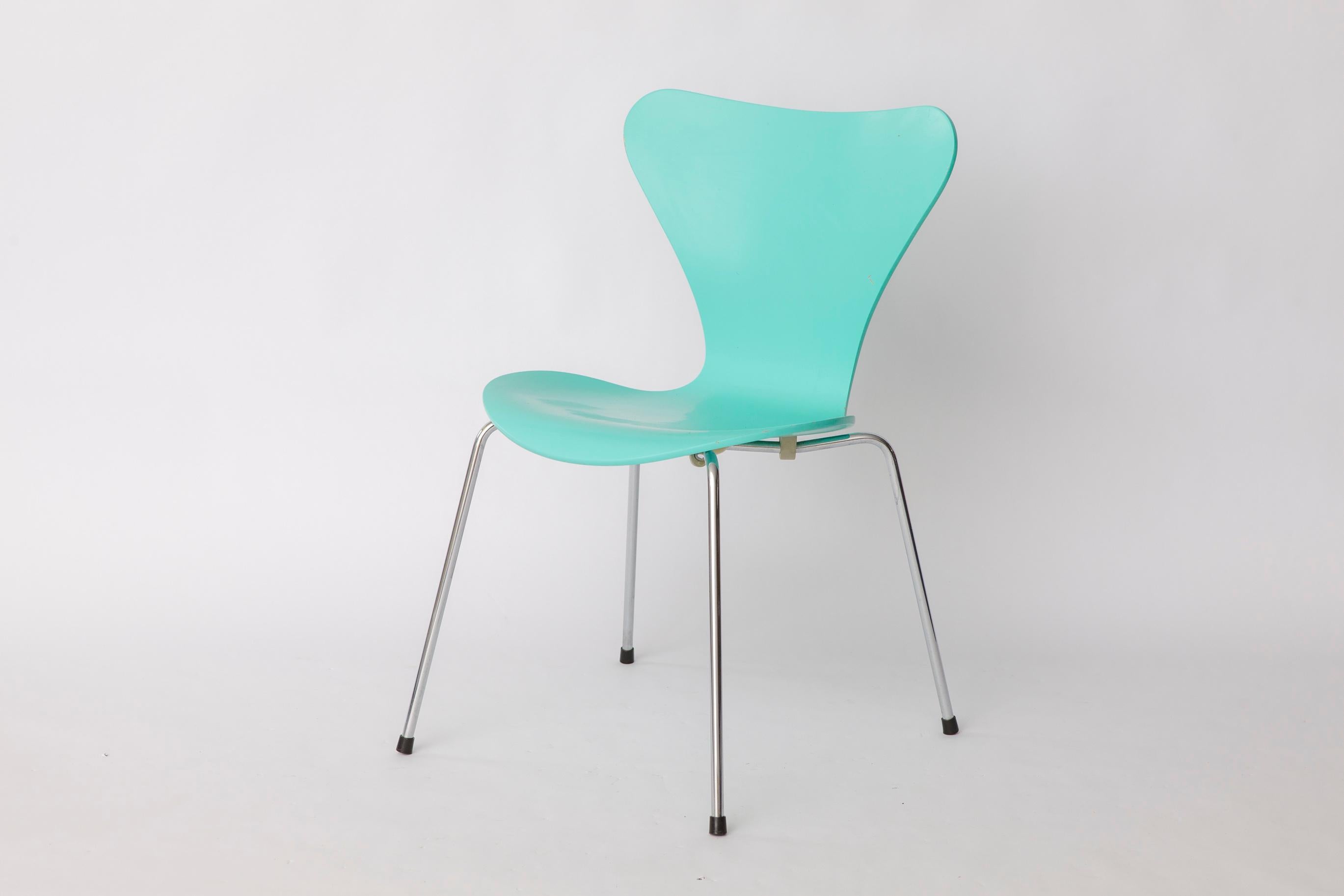 Polished Iconic Series 7 Chair by Arne Jacobsen – Turquoise Lacquer Original Fritz Hansen For Sale