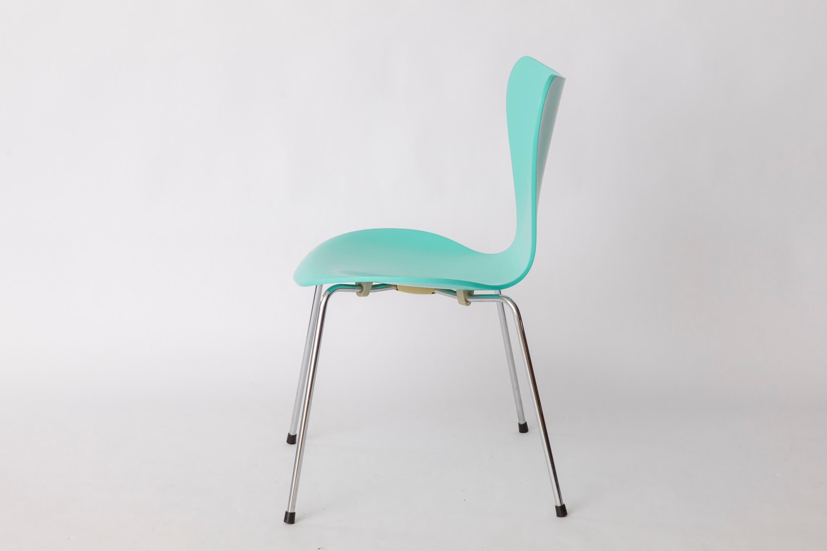 Iconic Series 7 Chair by Arne Jacobsen – Turquoise Lacquer Original Fritz Hansen In Good Condition For Sale In Hannover, DE