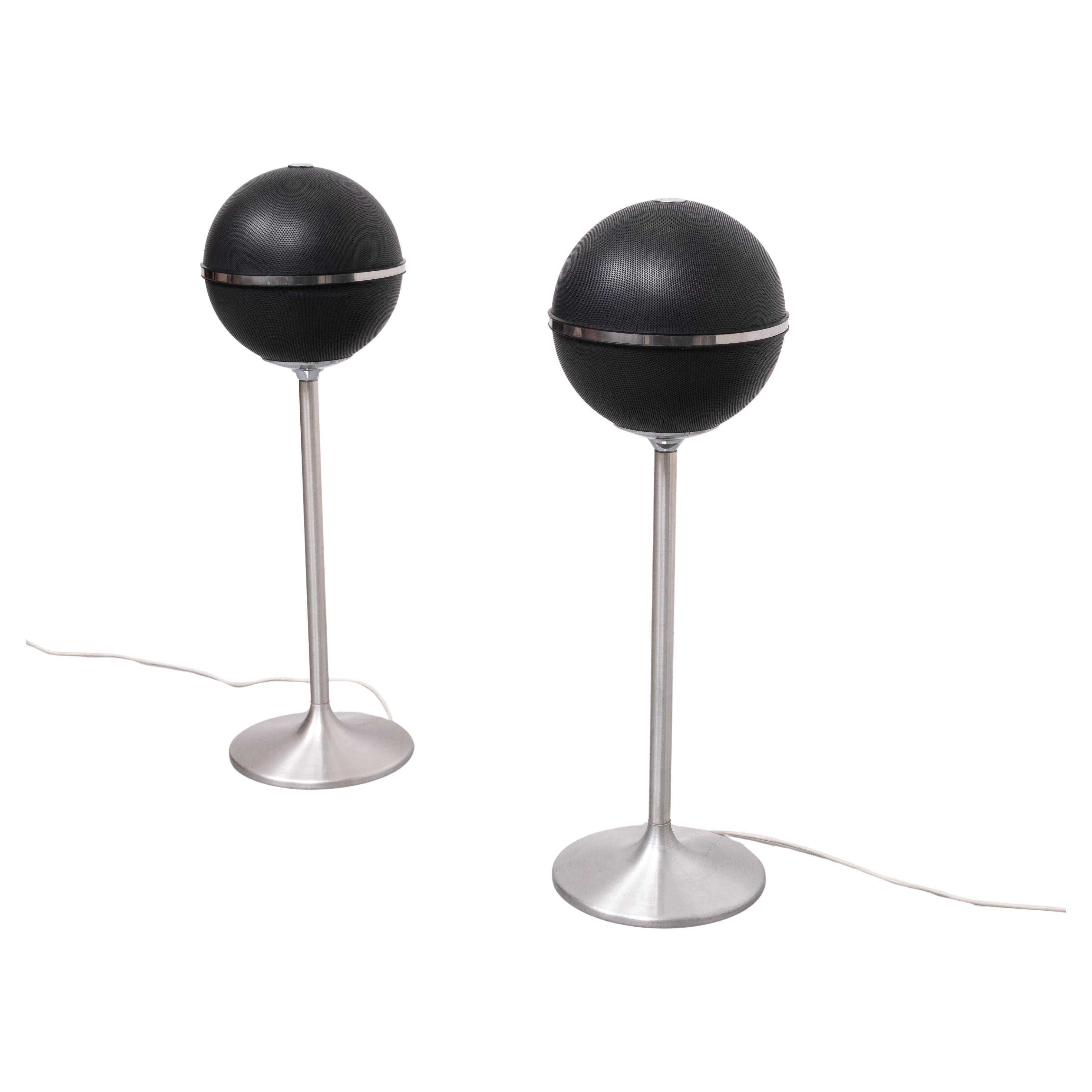 Grundig Paar Audiorama 4000 Bullet-Lautsprecher von Grundig, 1970er Jahre auf Aluminium-Tulpenfuß. Ikonisches deutsches Design mit 360-Grad-Surround-Sound. Kompatibel mit jedem Soundsystem, einschließlich Bluetooth. In gutem Betriebszustand. Schwarz