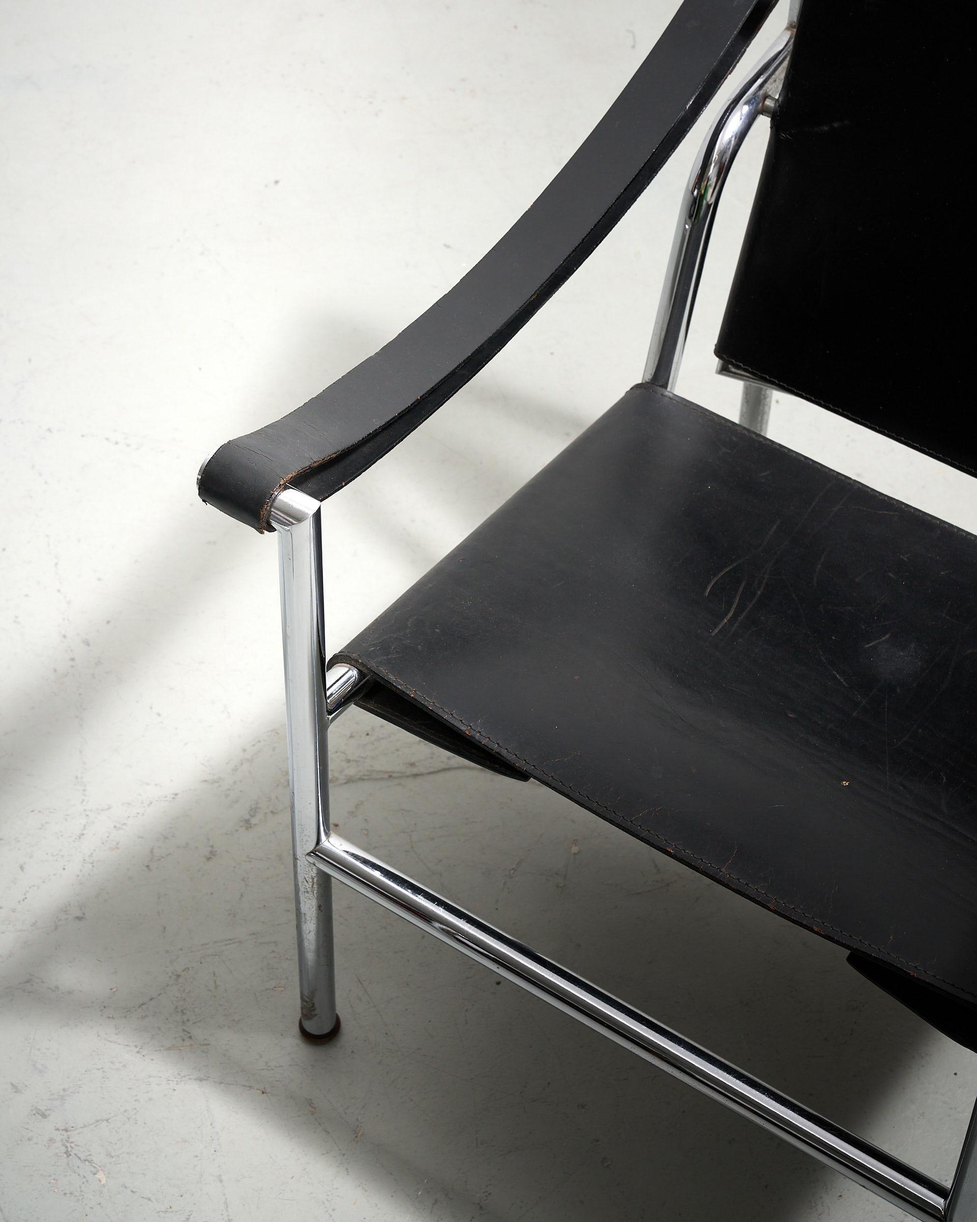 Iconic set of LC1 chairs by Le Corbusier en vente 5