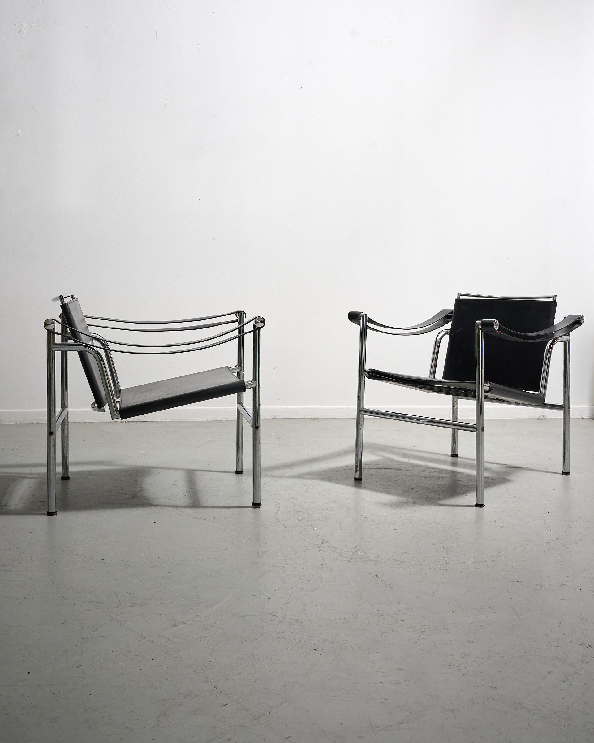 Iconic pair of LC1 chairs by Le Corbusier, P. Jeanneret & C. Perriand.
Black leather and chrome tubular structure.