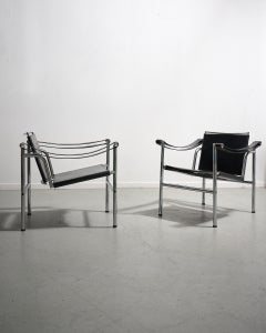 Ensemble iconique de chaises LC1 par Le Corbusier