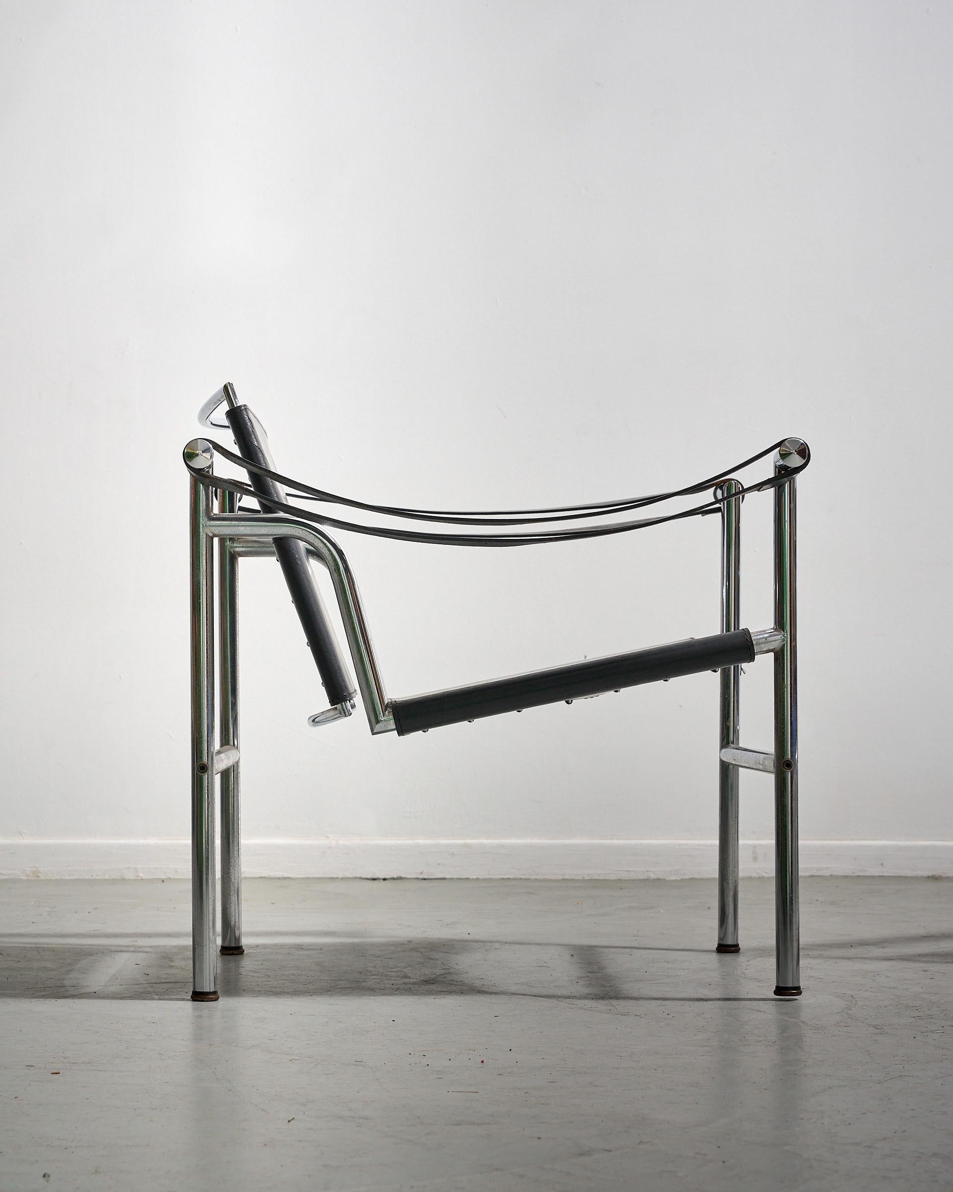 Mid-Century Modern Iconic set of LC1 chairs by Le Corbusier en vente