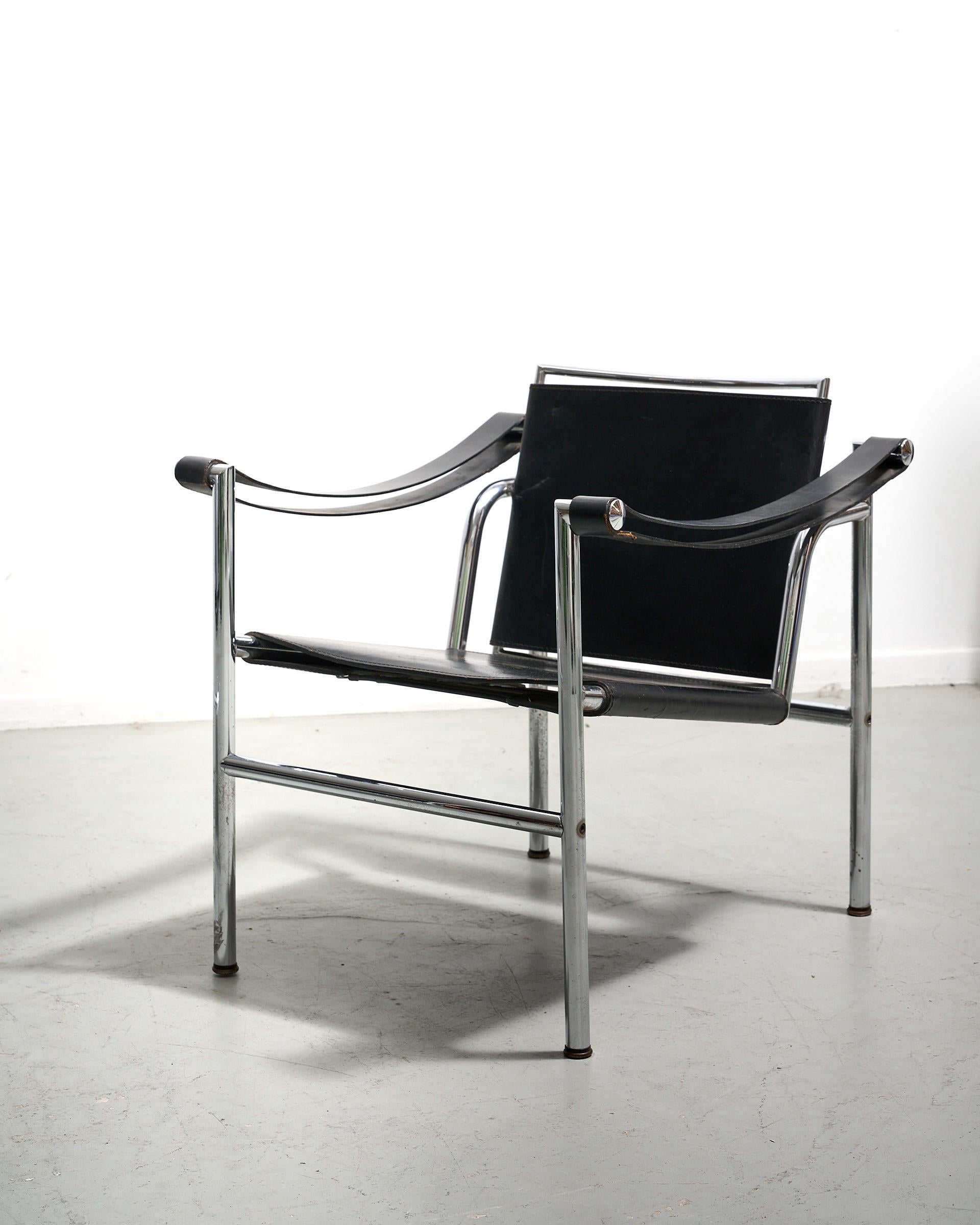 Français Iconic set of LC1 chairs by Le Corbusier en vente