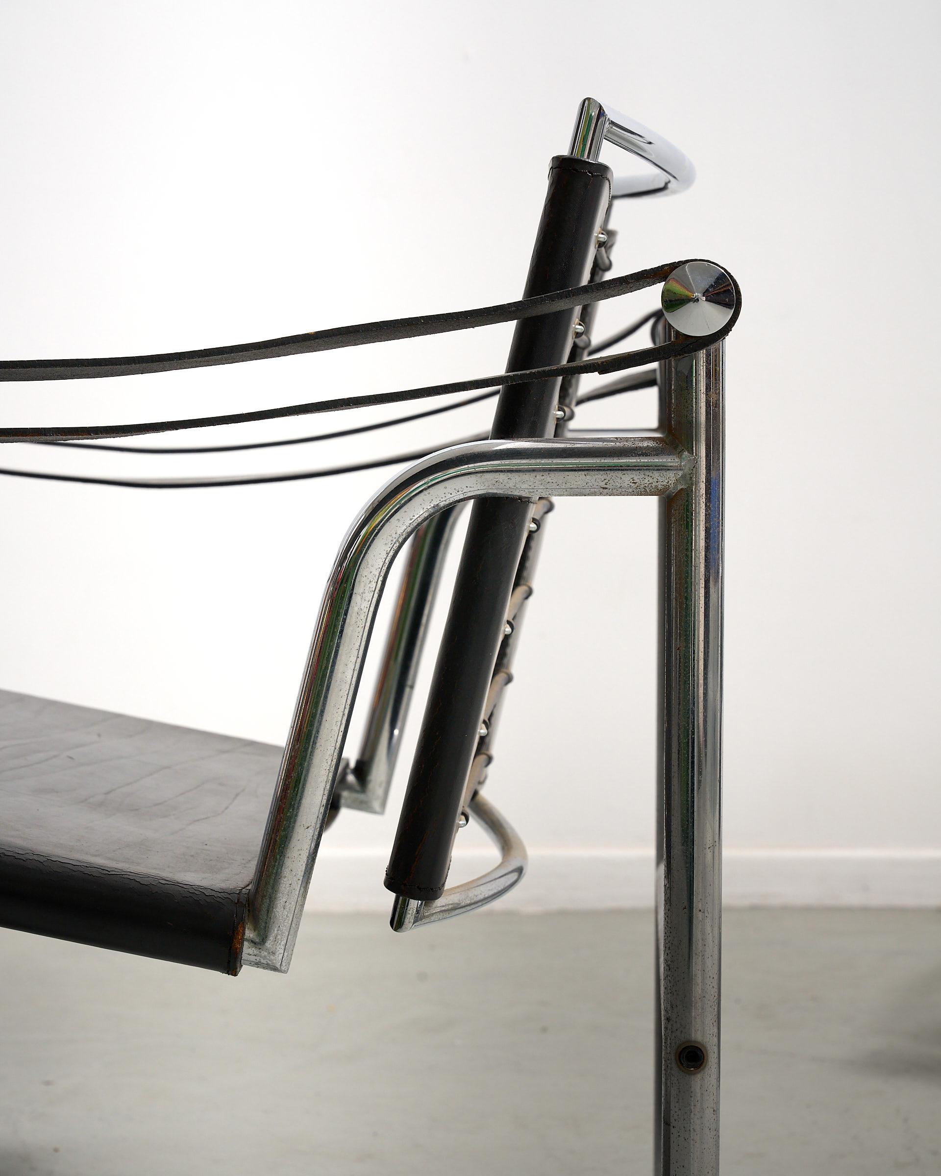 Iconic set of LC1 chairs by Le Corbusier Bon état - En vente à Brussel, BE