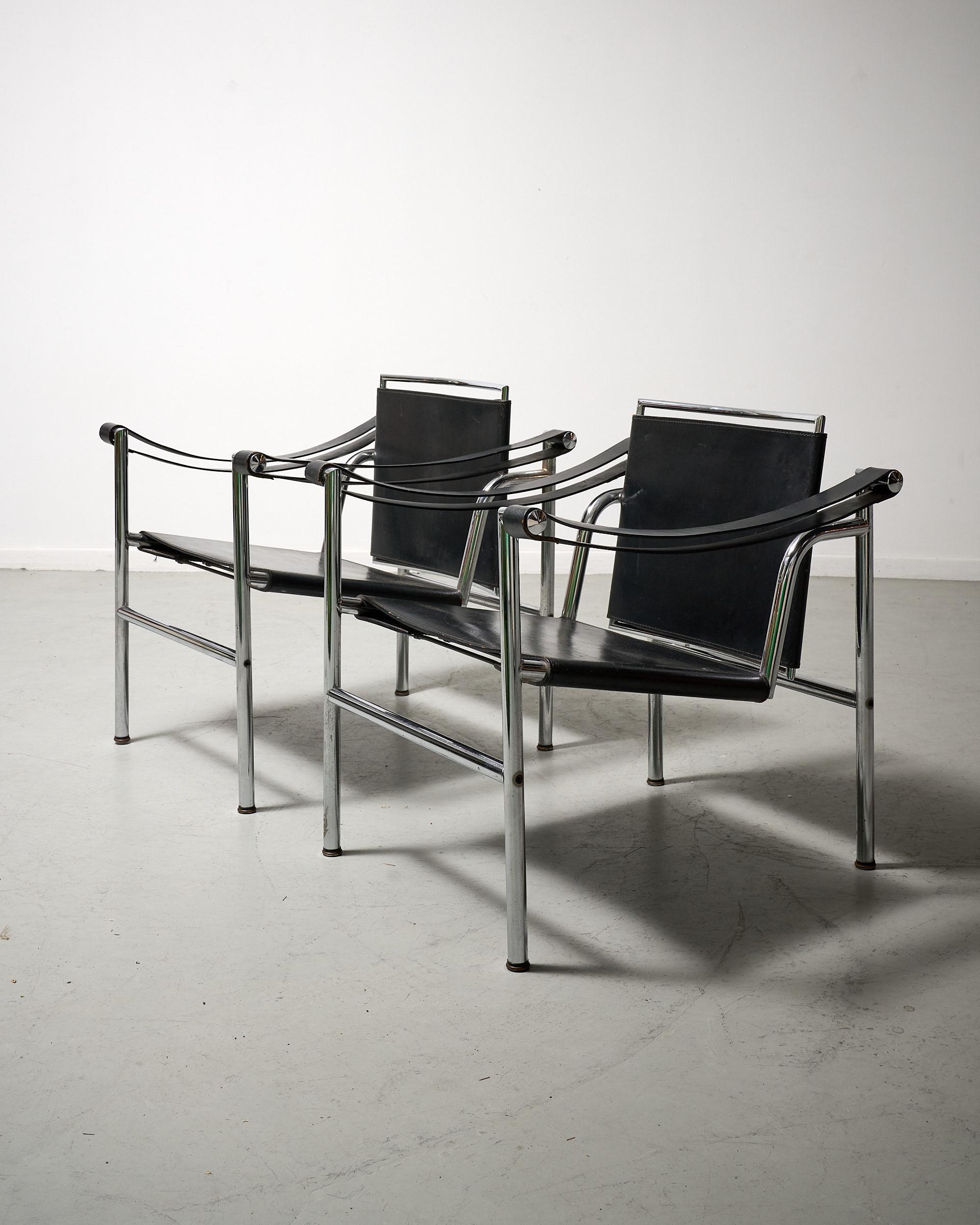 Fin du 20e siècle Iconic set of LC1 chairs by Le Corbusier en vente