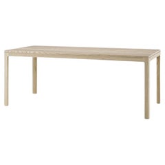 Table de salle à manger emblématique proposée en bois
