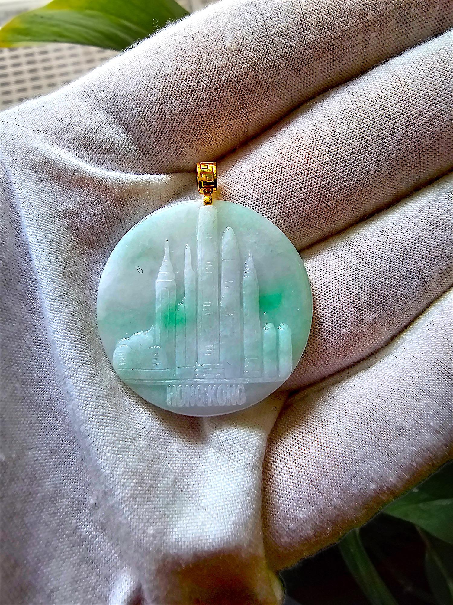 Iconic Skyline of Hong Kong Burmese A-Jade Pendant (with 18K Yellow Gold) In New Condition For Sale In Kowloon, HK