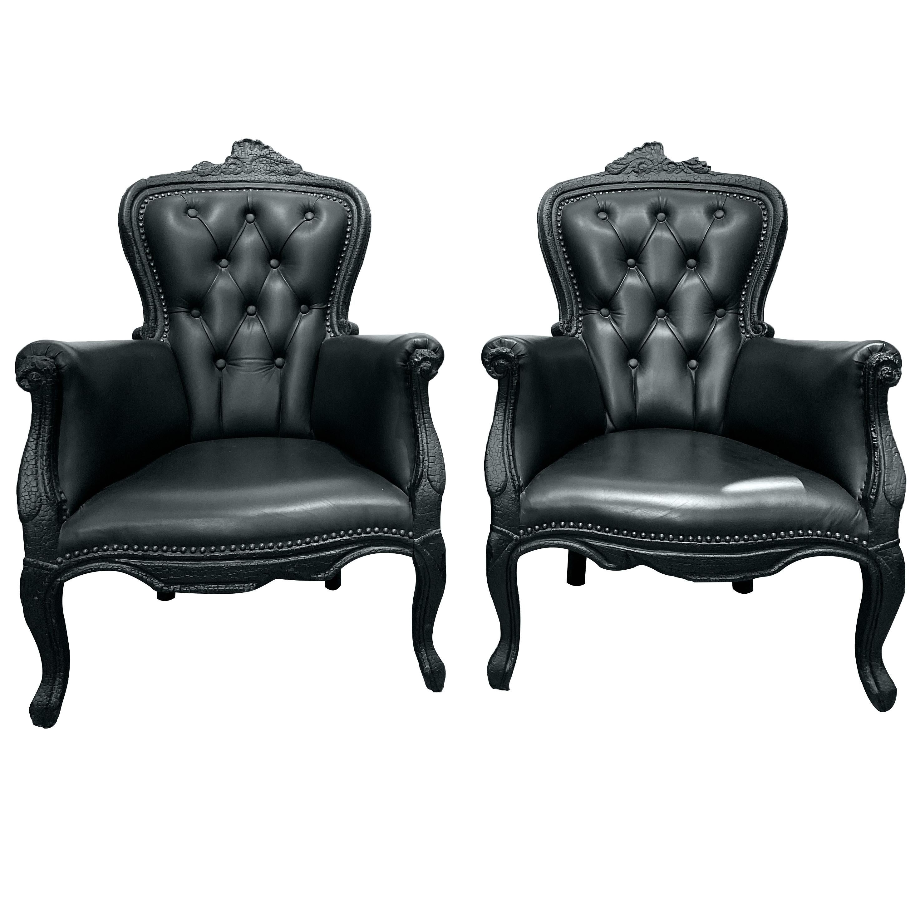 Pair of iconic SMOKE chairs in burnt wood covered in a transparent, insulating epoxy resin finish. 

Design by Maarten Baas for Moooi. 

Origin: Netherlands, 2000s. Labeled on the bottom.
In very good condition.

Approximate