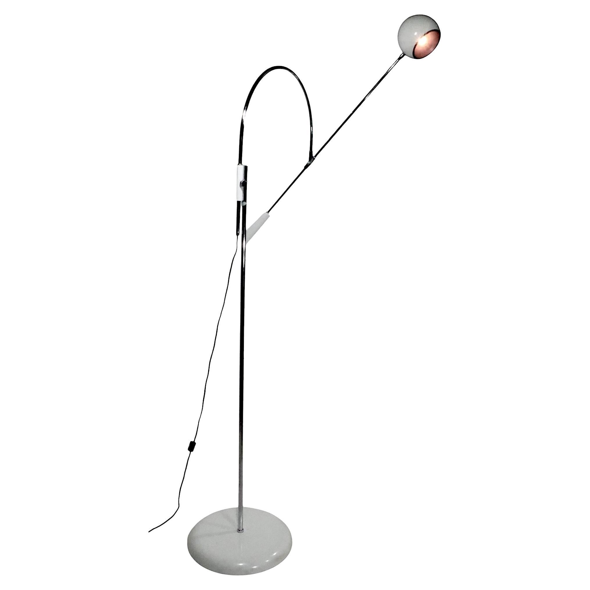 Exceptionnel lampadaire du milieu du siècle dernier, post-moderne, de style space age, conçu par Robert Sonneman, pour l'Institut de l'espace et de la communication.  Sonneman Lighting Co. vers les années 1960. La lampe est dotée d'un bras en arc