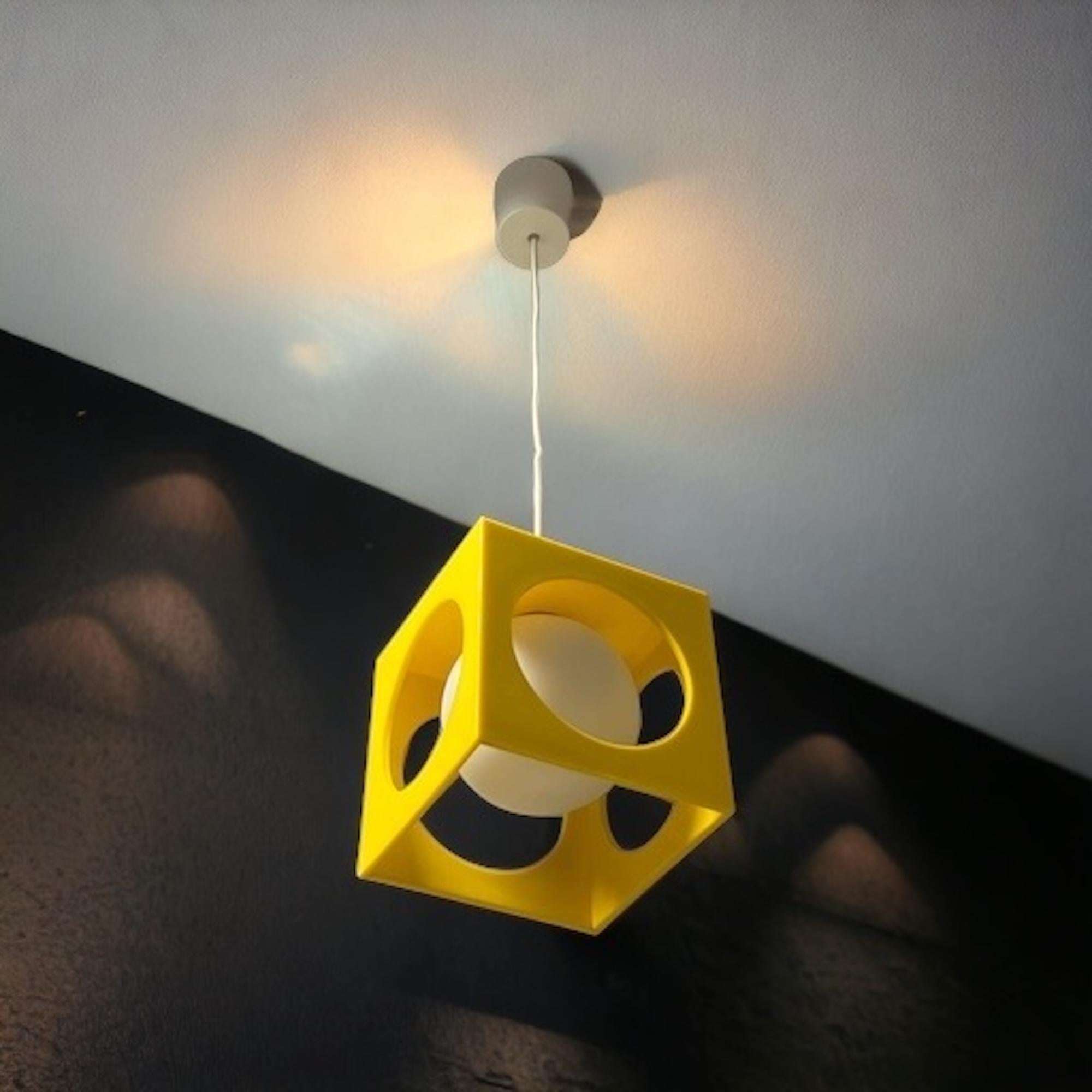 Lampe emblématique de l'ère spatiale de Richard Essig - Design d'avant-garde des années 1970 en vente 4