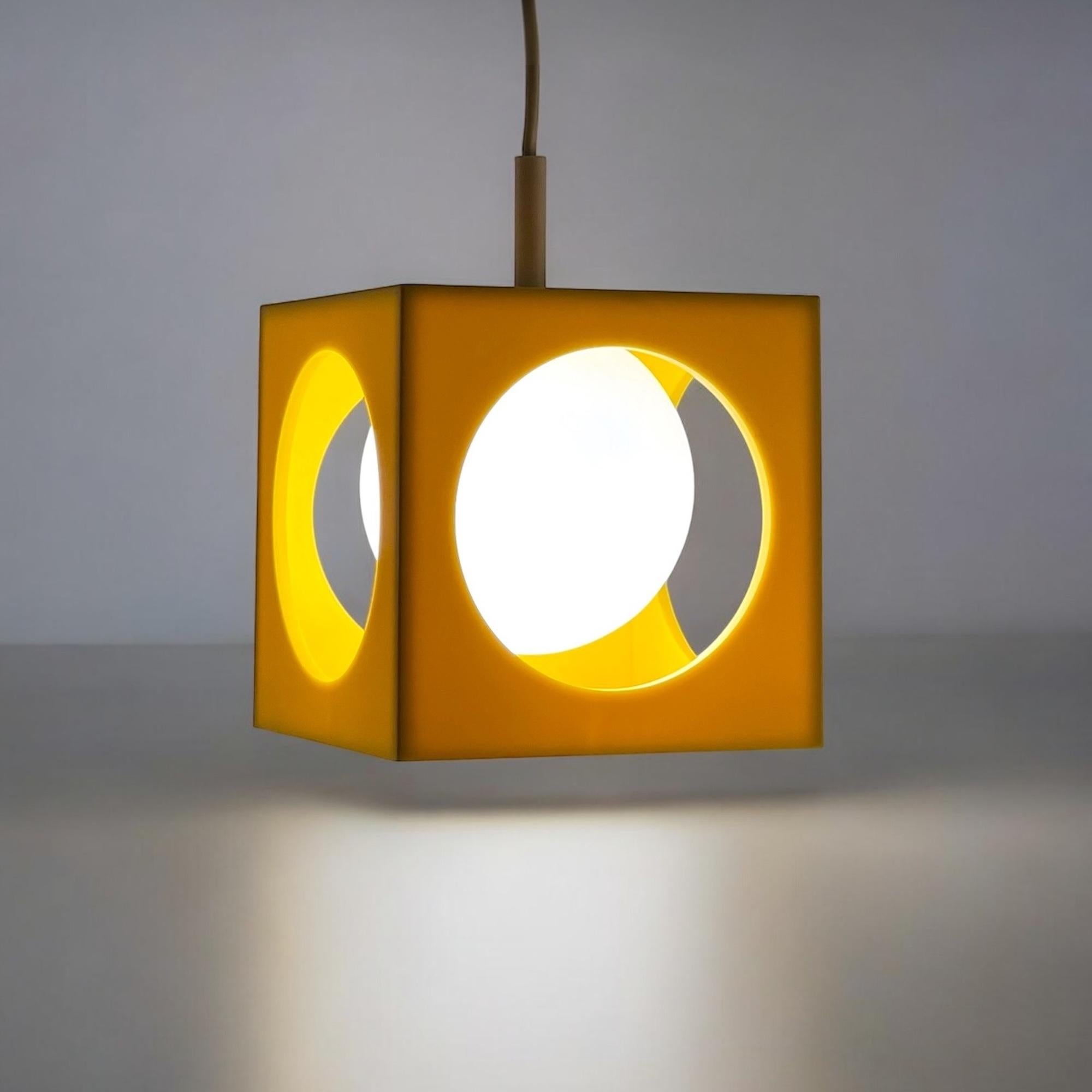 Lampe emblématique de l'ère spatiale de Richard Essig - Design d'avant-garde des années 1970 en vente 7