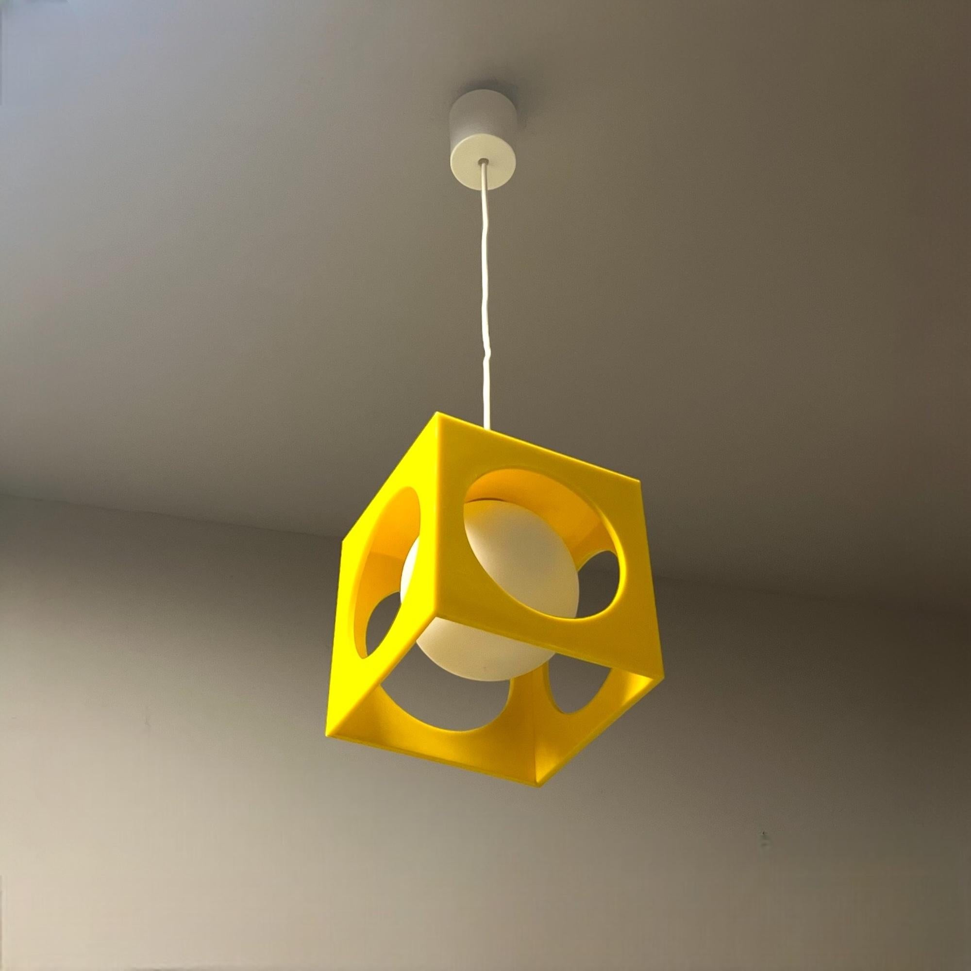 Lampe emblématique de l'ère spatiale de Richard Essig - Design d'avant-garde des années 1970 en vente 8
