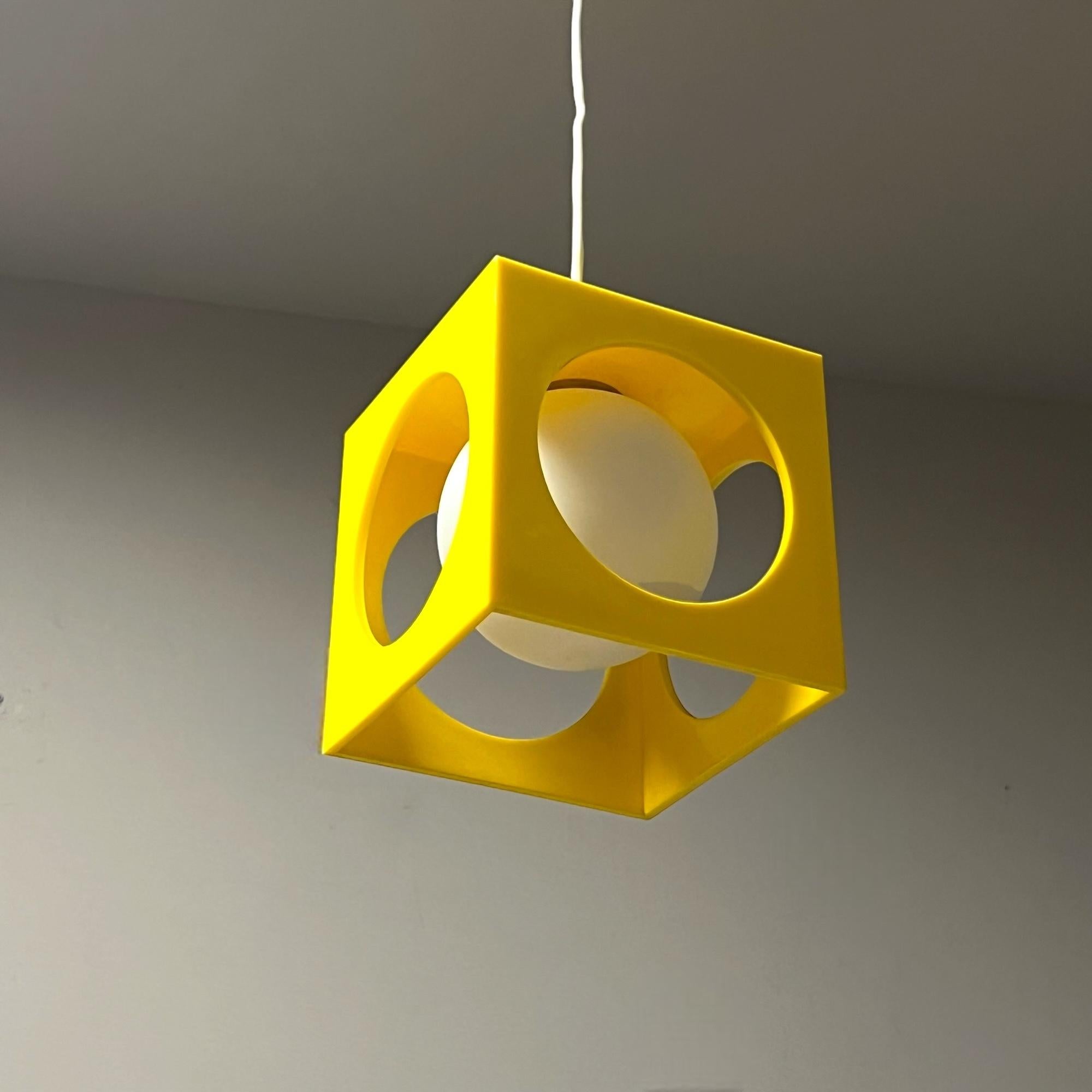 Lampe emblématique de l'ère spatiale de Richard Essig - Design d'avant-garde des années 1970 en vente 9