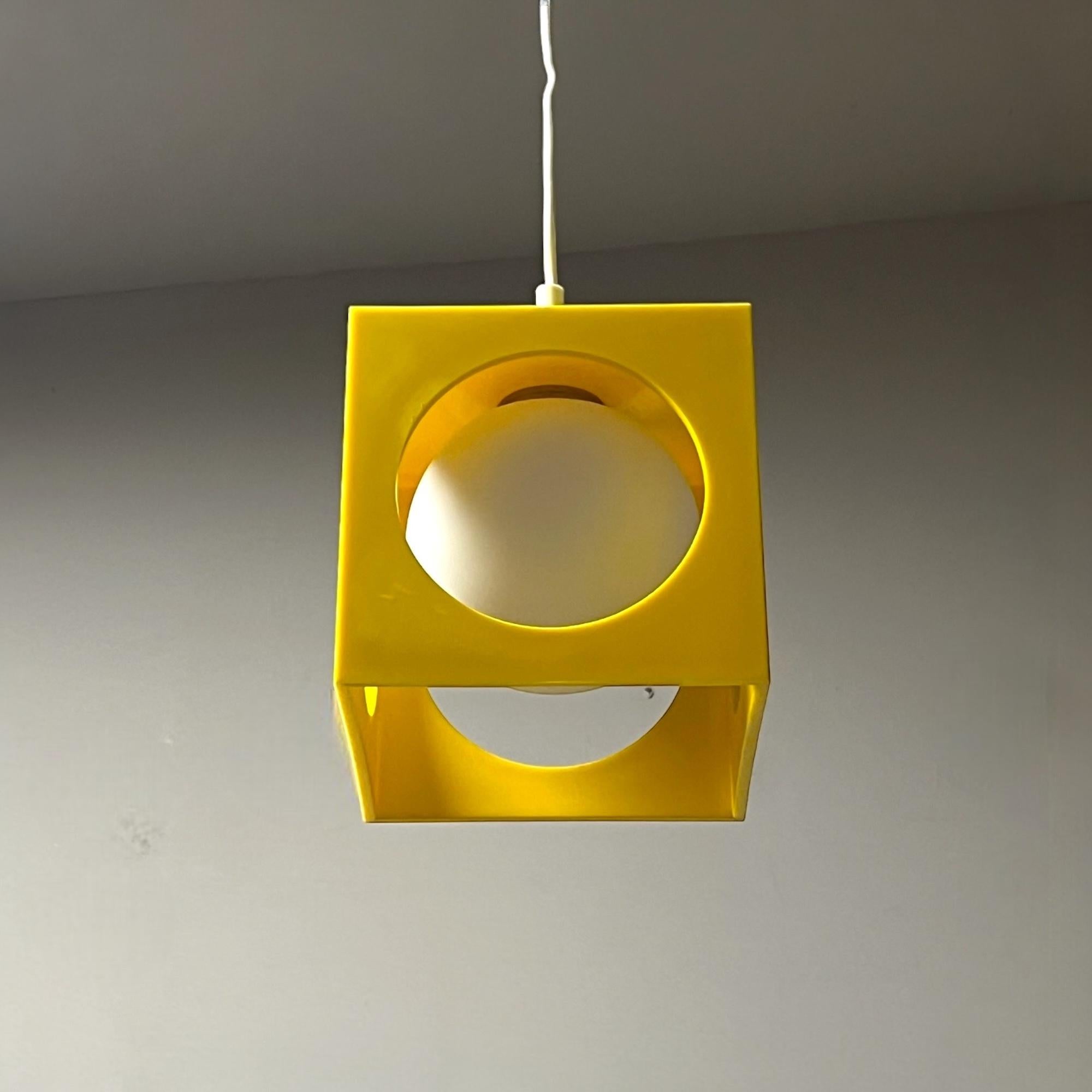 Lampe emblématique de l'ère spatiale de Richard Essig - Design d'avant-garde des années 1970 en vente 10