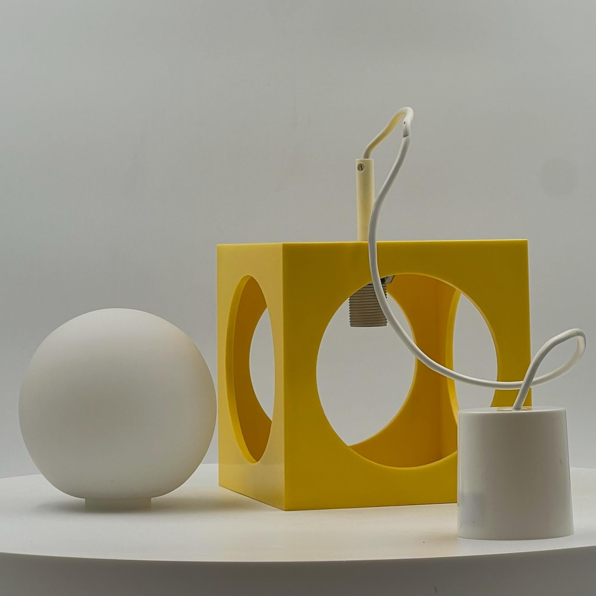 Lampe emblématique de l'ère spatiale de Richard Essig - Design d'avant-garde des années 1970 en vente 2