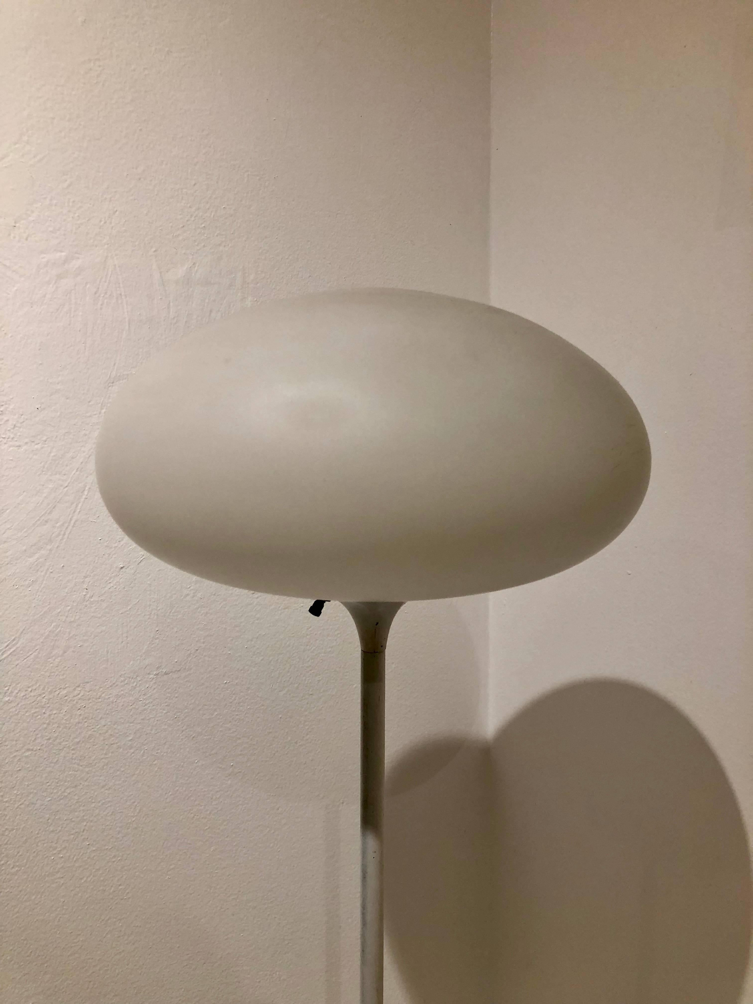 Iconic 1960s mushroom shade floor lamp, designed by Laurel, American, circa 1960s. The lamp comes in its original cream color finish some scuffs and marks due to age the Italian glass shade its in great condition, no chips or scratches. In perfect