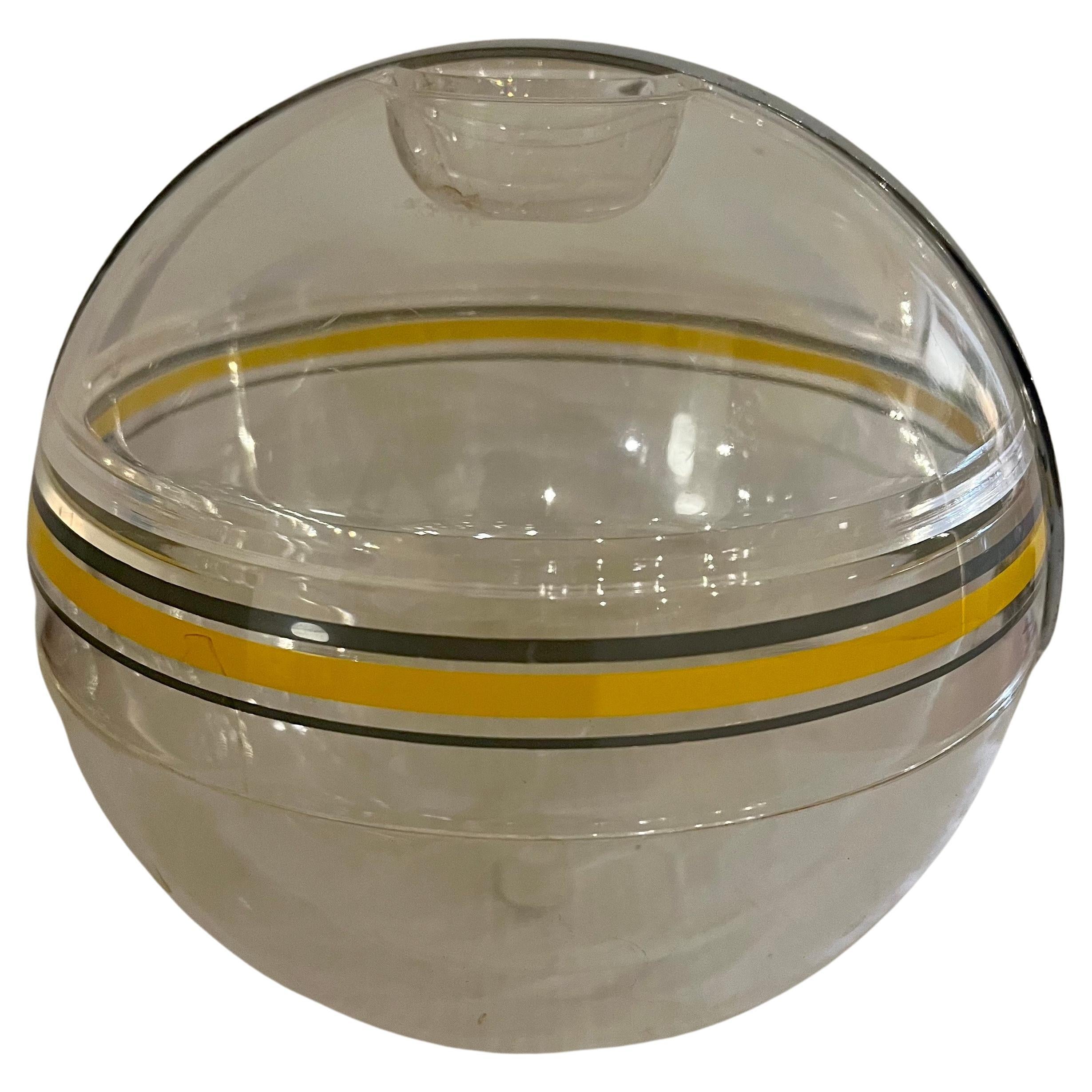 Iconic Space Age Lucite Ice Bucket Designed by Paolo Tilche for Guzzini Italy In Excellent Condition In San Diego, CA