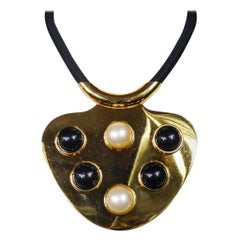 Iconica collana A Space di Lanvin del 1970 circa