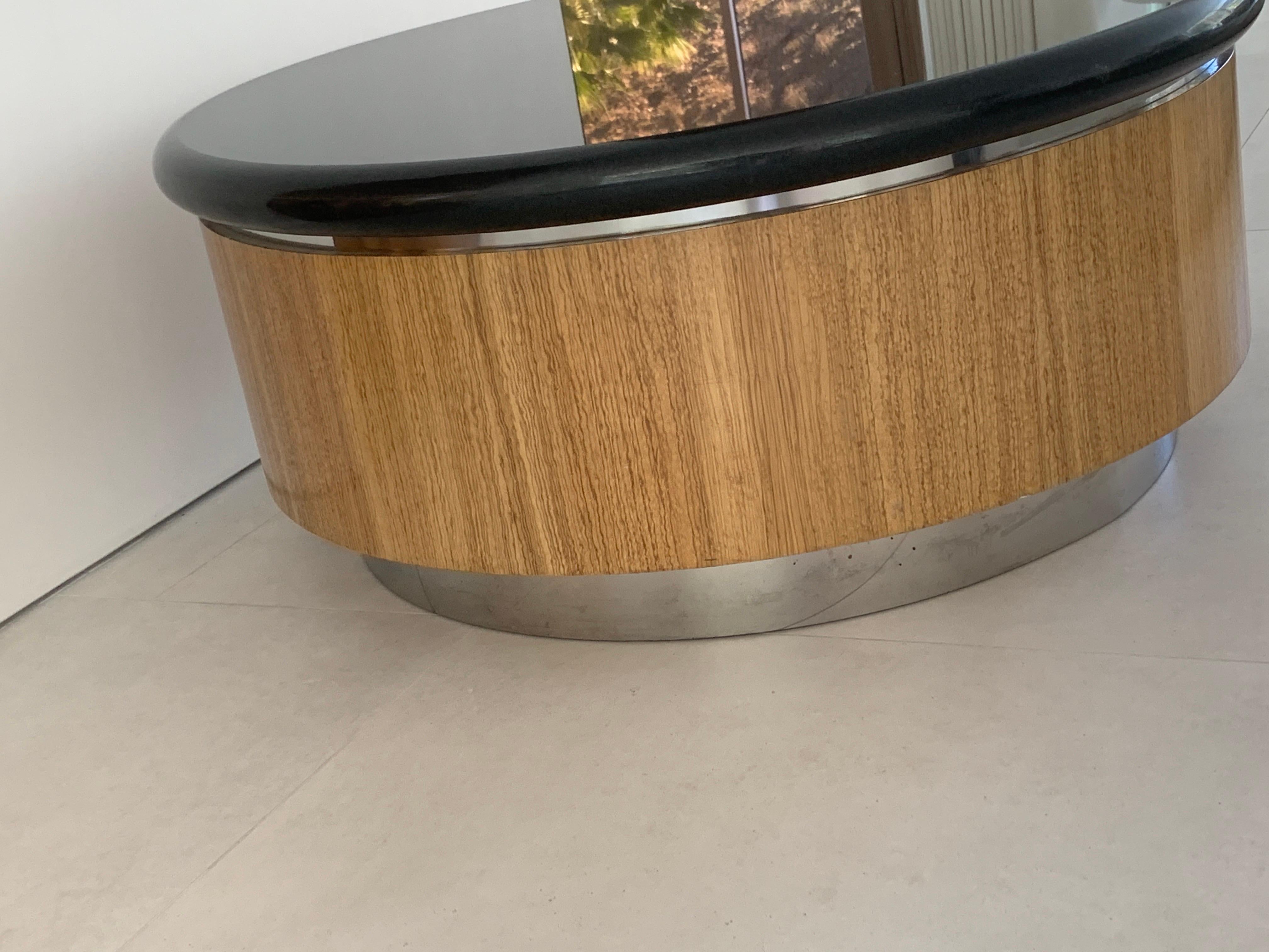 L'iconico tavolino da caffè Steve Chase, progettato su misura in granito nero, legno e cromo in vendita 6