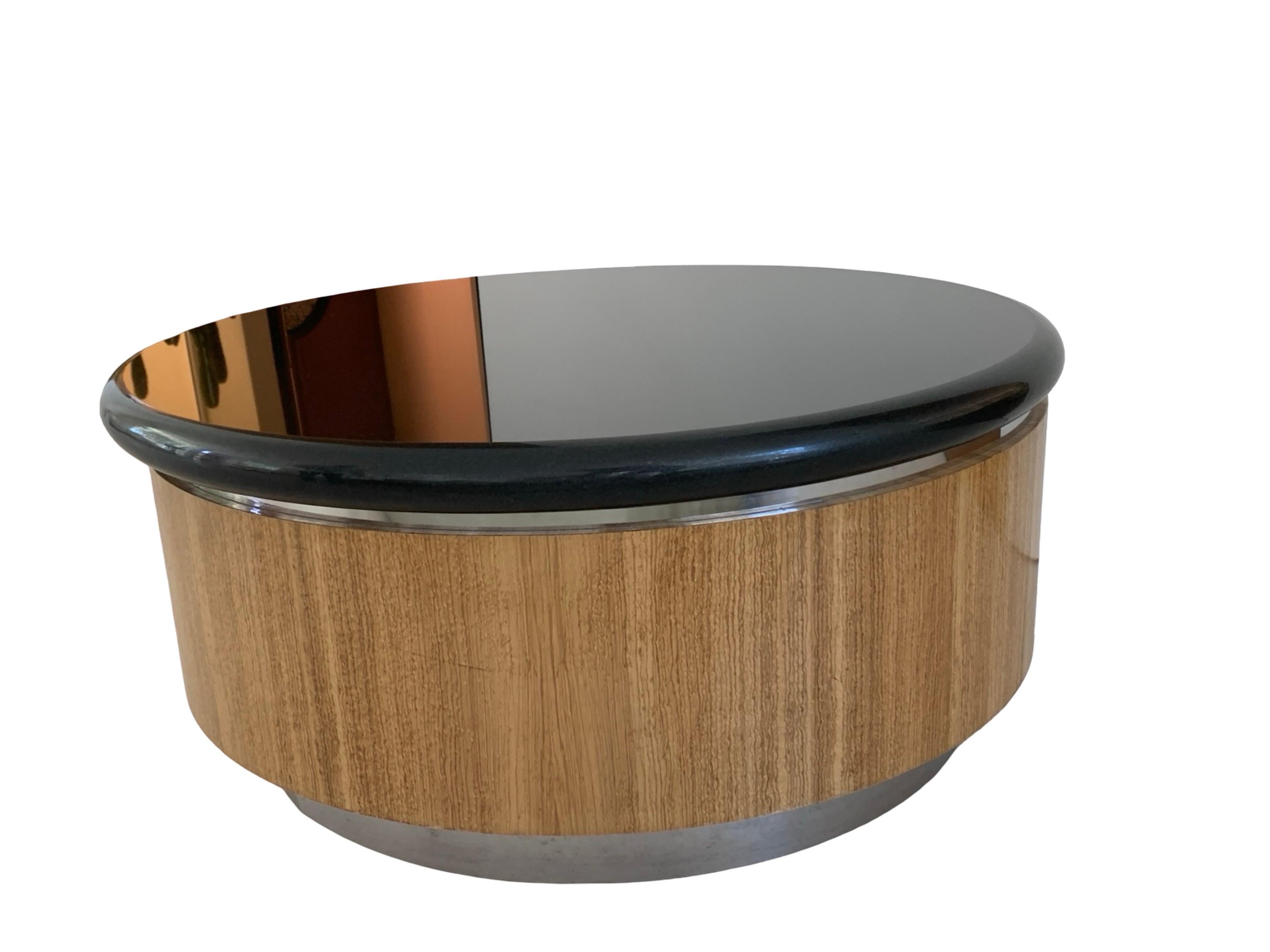 L'iconico tavolino da caffè Steve Chase, progettato su misura in granito nero, legno e cromo in vendita 7