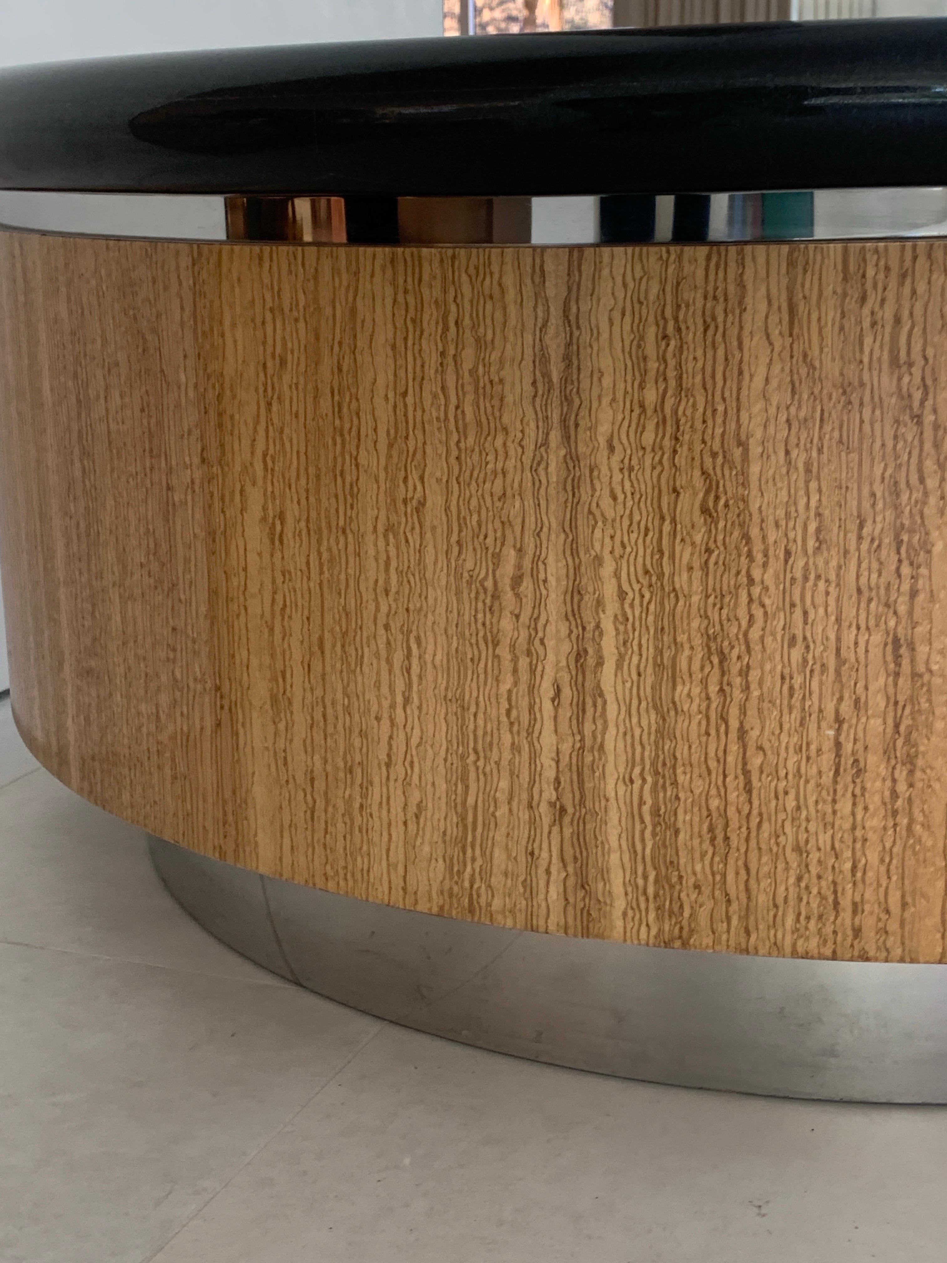 L'iconico tavolino da caffè Steve Chase, progettato su misura in granito nero, legno e cromo in vendita 9