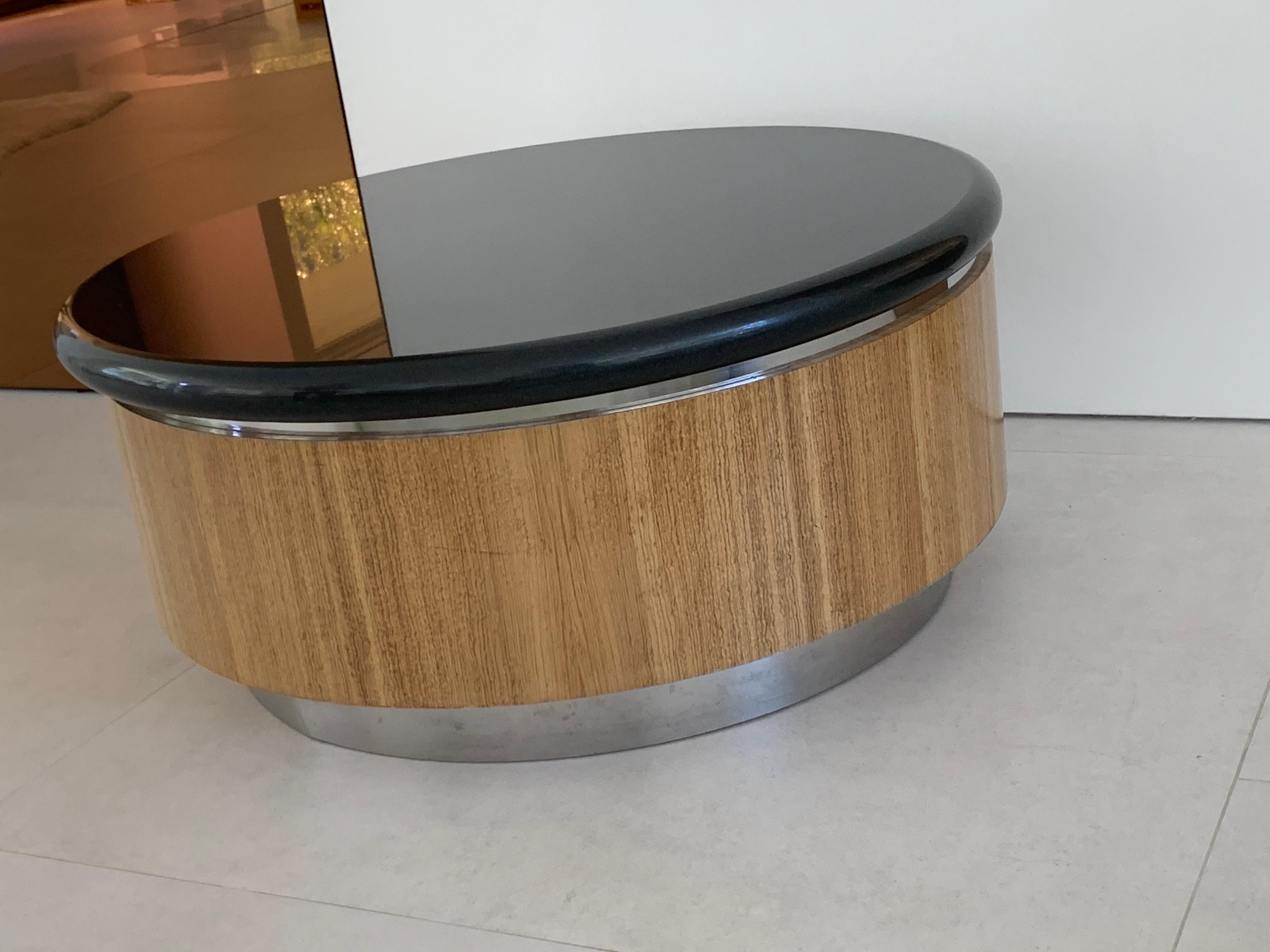 L'iconico tavolino da caffè Steve Chase, progettato su misura in granito nero, legno e cromo in vendita 11