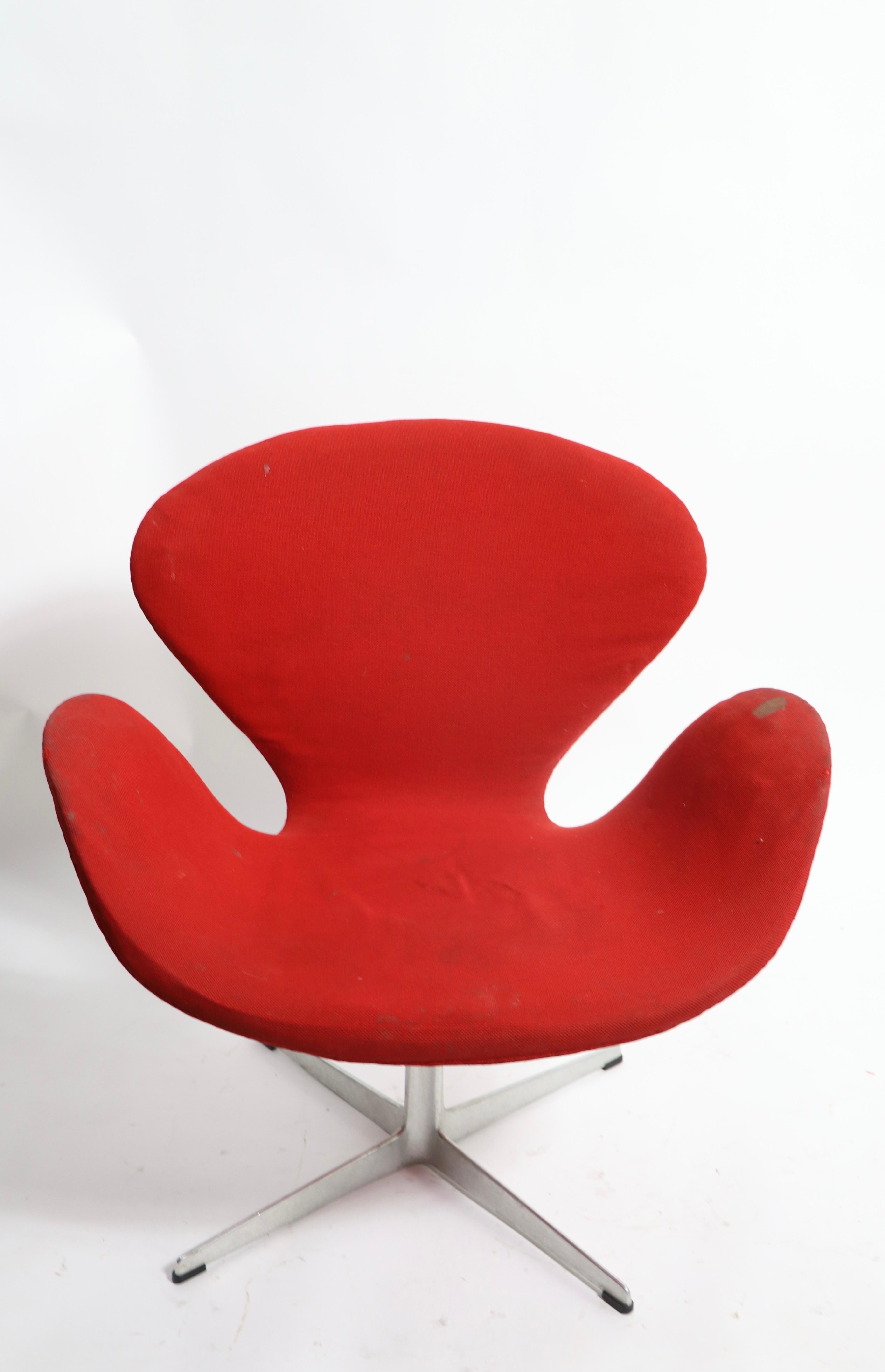 Danish Iconic Swan Chair Arne Jacobsen for Fritz Hansen