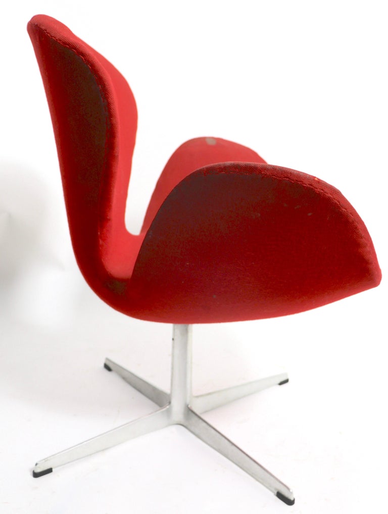 Aluminum Iconic Swan Chair Arne Jacobsen for Fritz Hansen For Sale