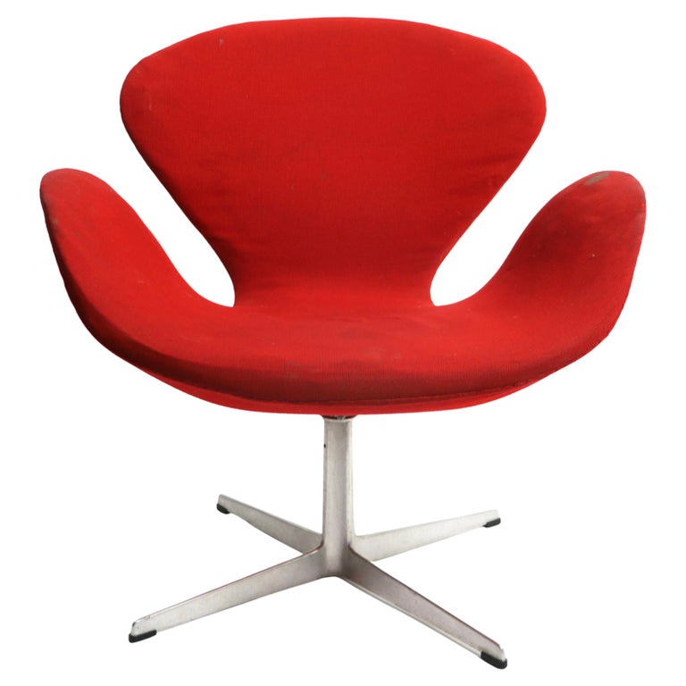 Iconic Swan Chair Arne Jacobsen for Fritz Hansen For Sale