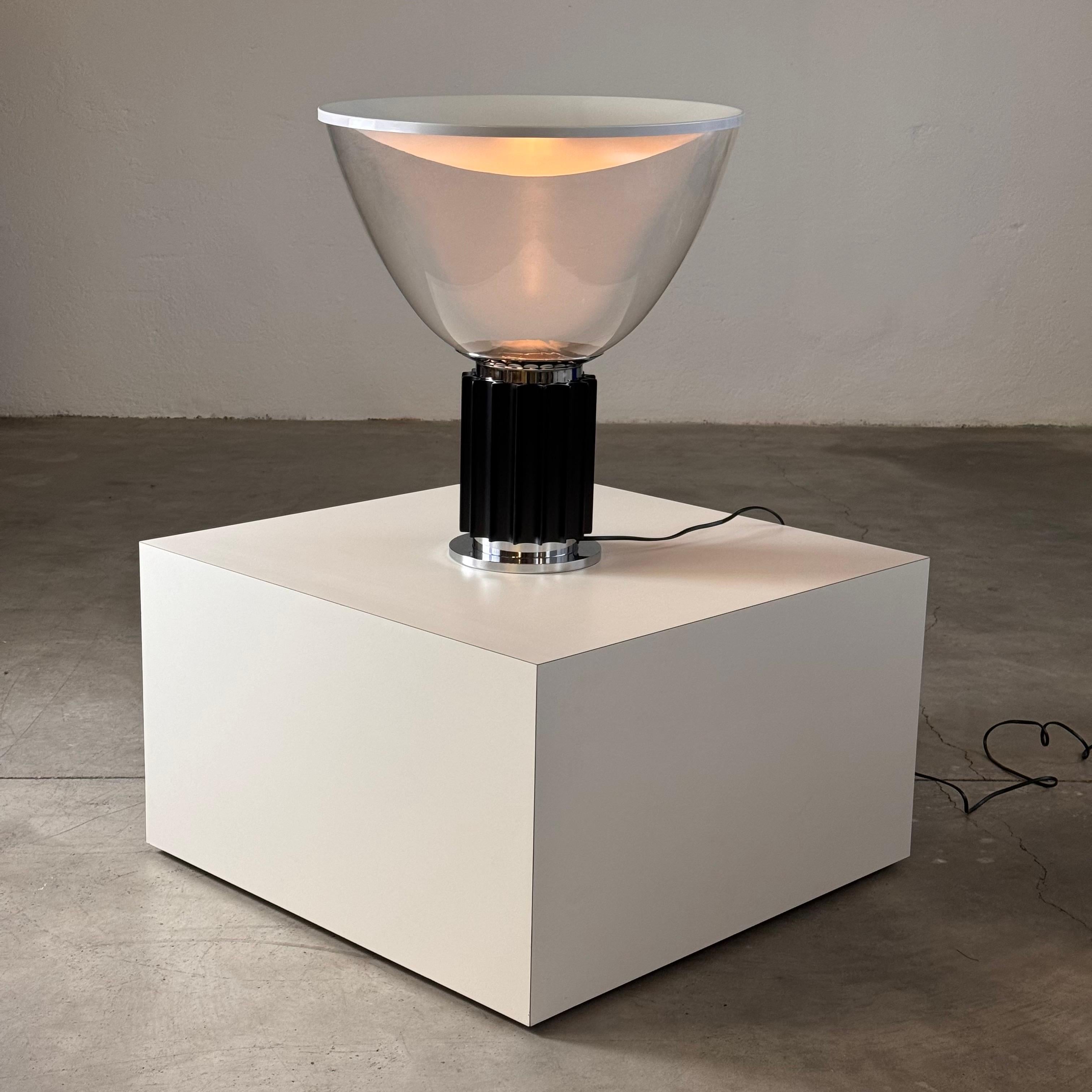 Mid-Century moderno Lampada da tavolo iconica 