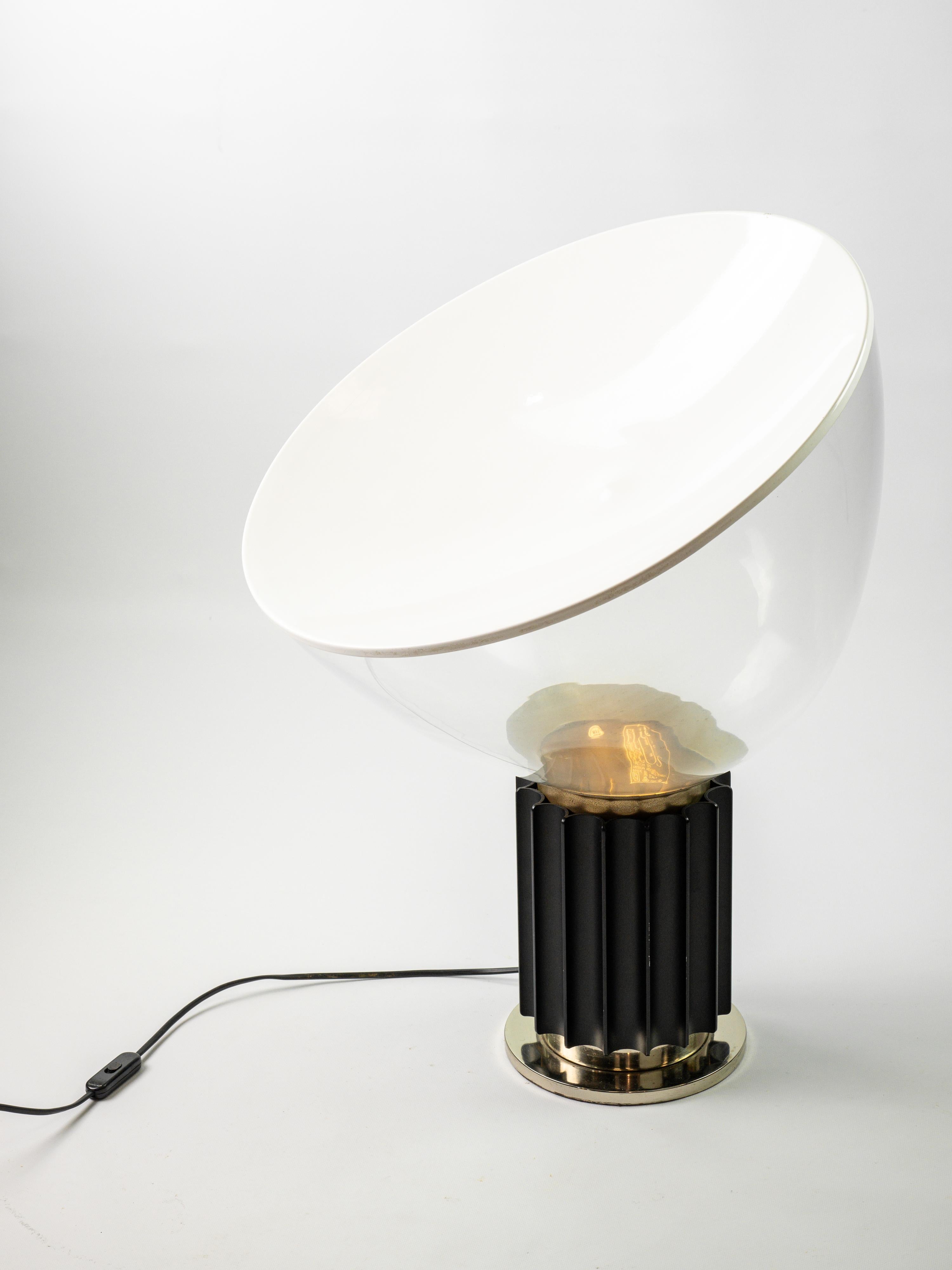 Iconic Taccia table lamp design by Achille et Pier Giacomo Castiglioni for Flos For Sale 3