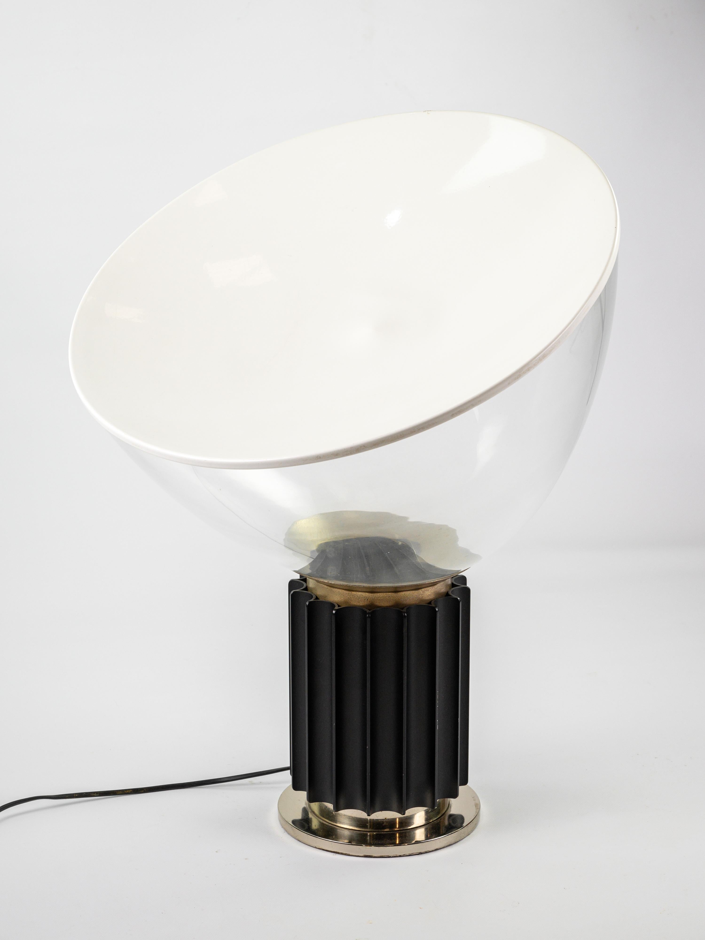 Mid-Century Modern Iconic Taccia table lamp design by Achille et Pier Giacomo Castiglioni for Flos For Sale